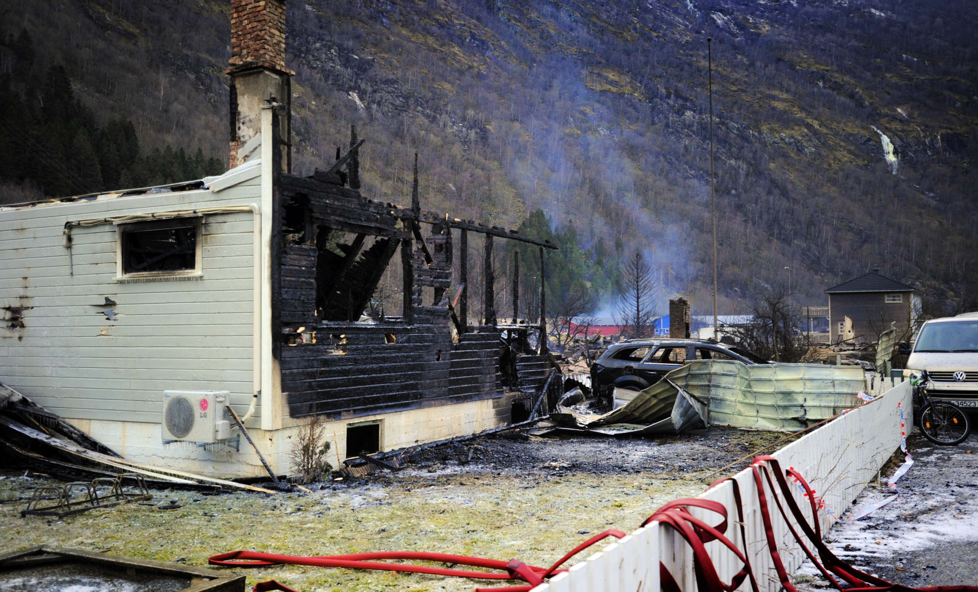 Slik så det ut i Lærdal etter storbrannen i januar 2014. 60 hus ble berørt av brannen, de fleste trehus.