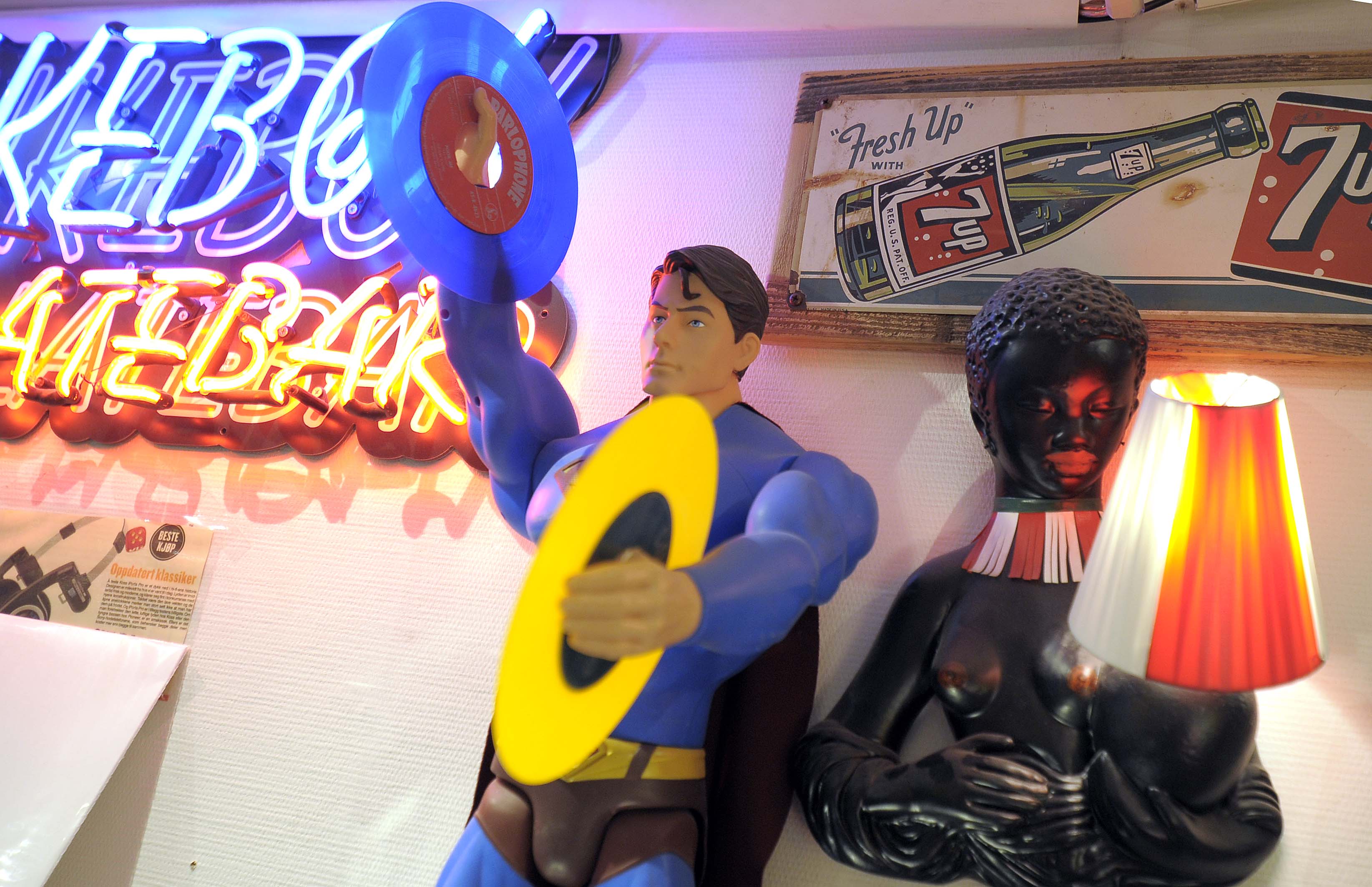 Innenfor dørene til Jukebox står minner og nostalgi tett i tett.