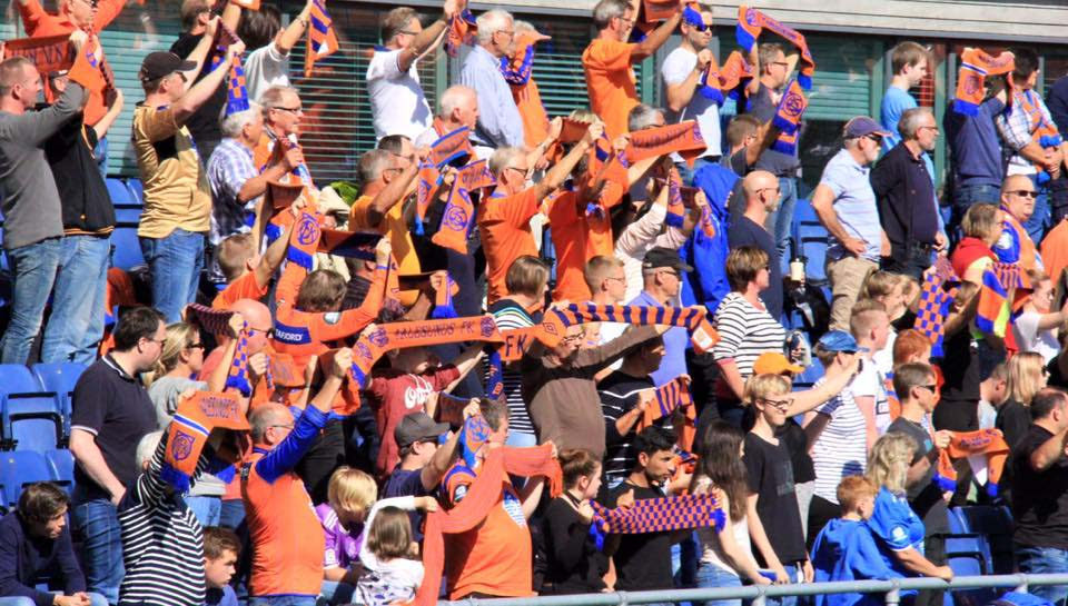 Med sine oransje og blå drakter vant Aafk en knusende seier over OBOS-ligaens fineste drakt.