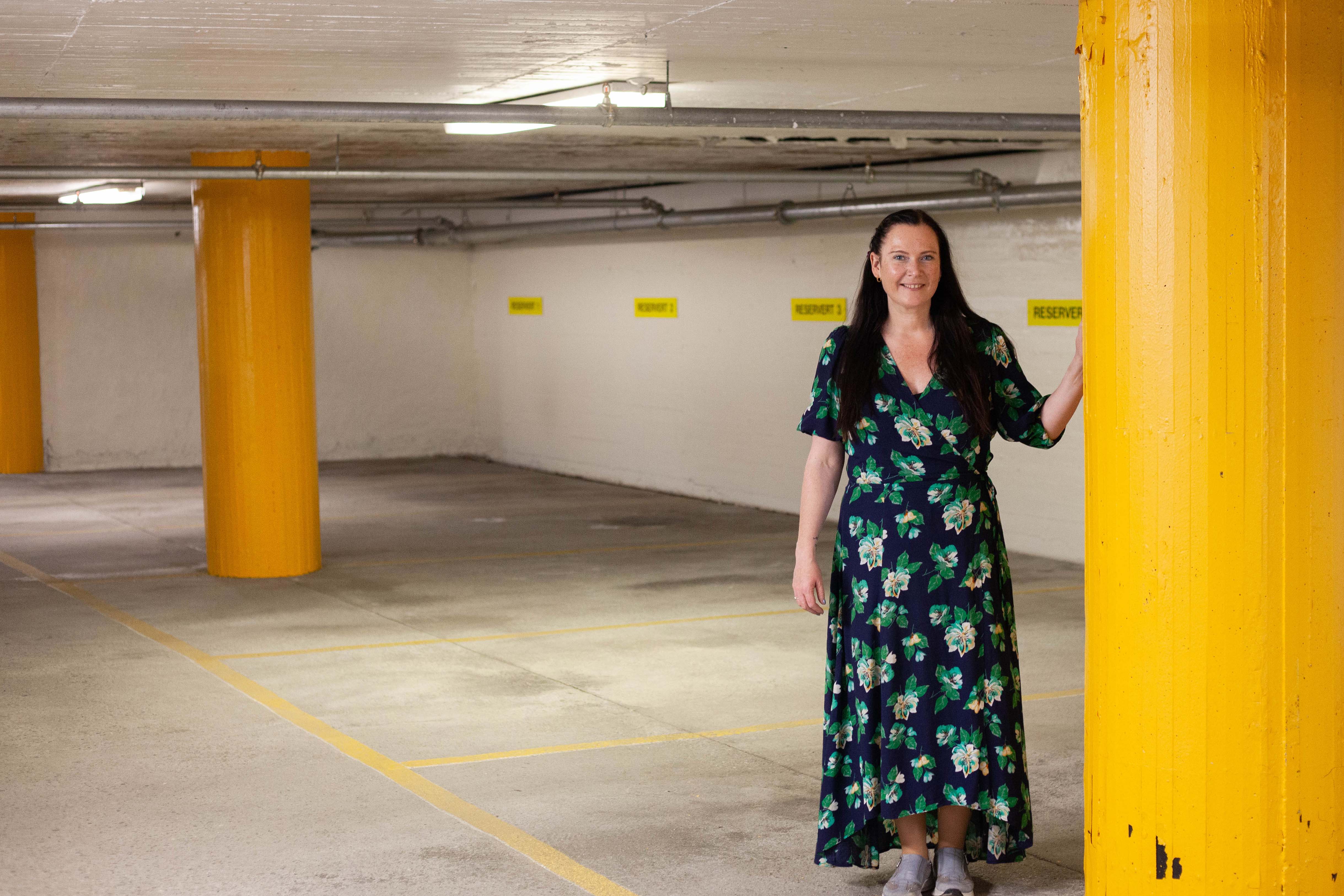 Monica Molvær i garasjeanlegget på St. Olavsplass.  Foto Yasmin Benamar