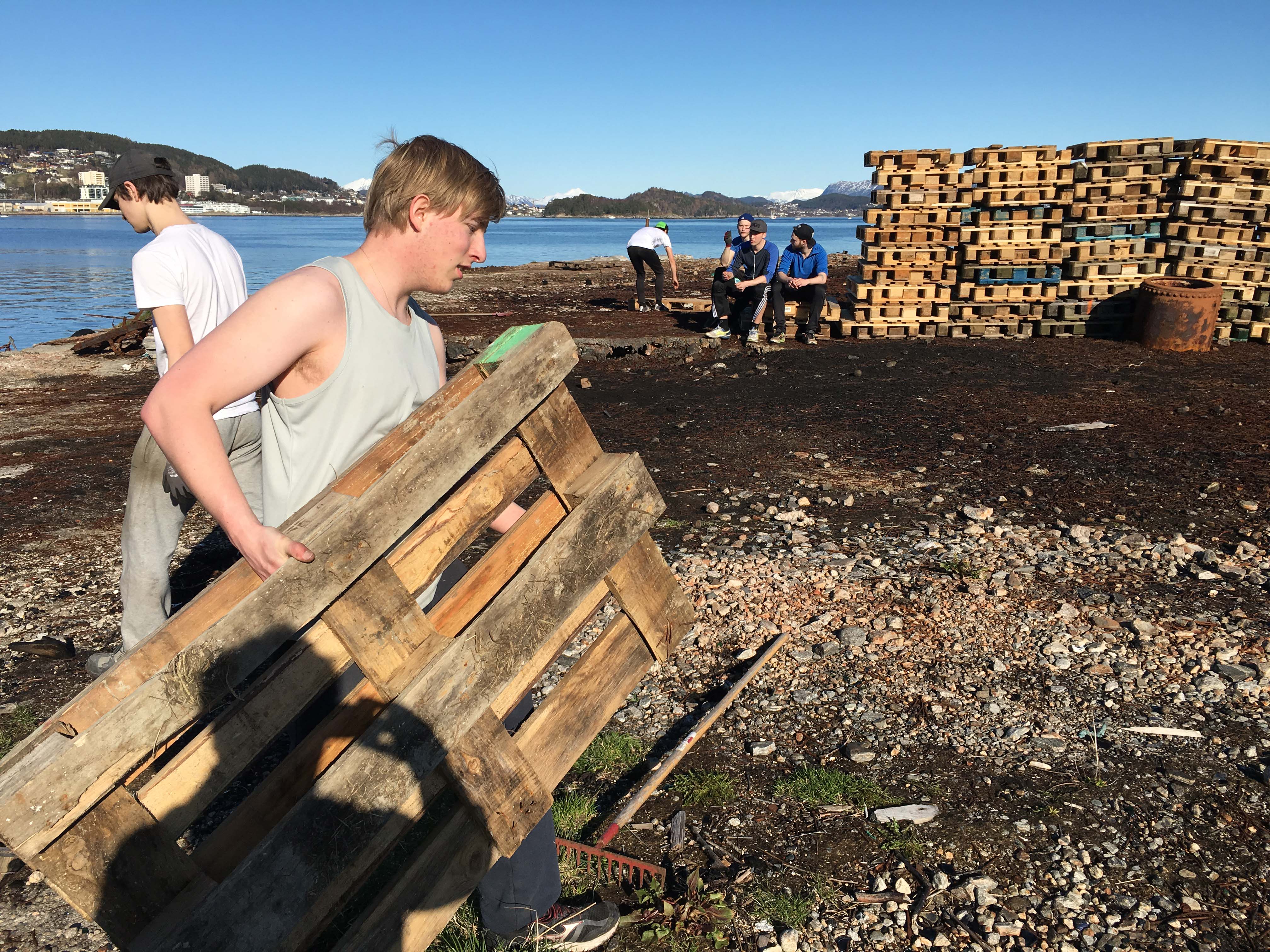 Tradisjonen på Slinningsodden i Ålesund  følges nå av en hel verden!