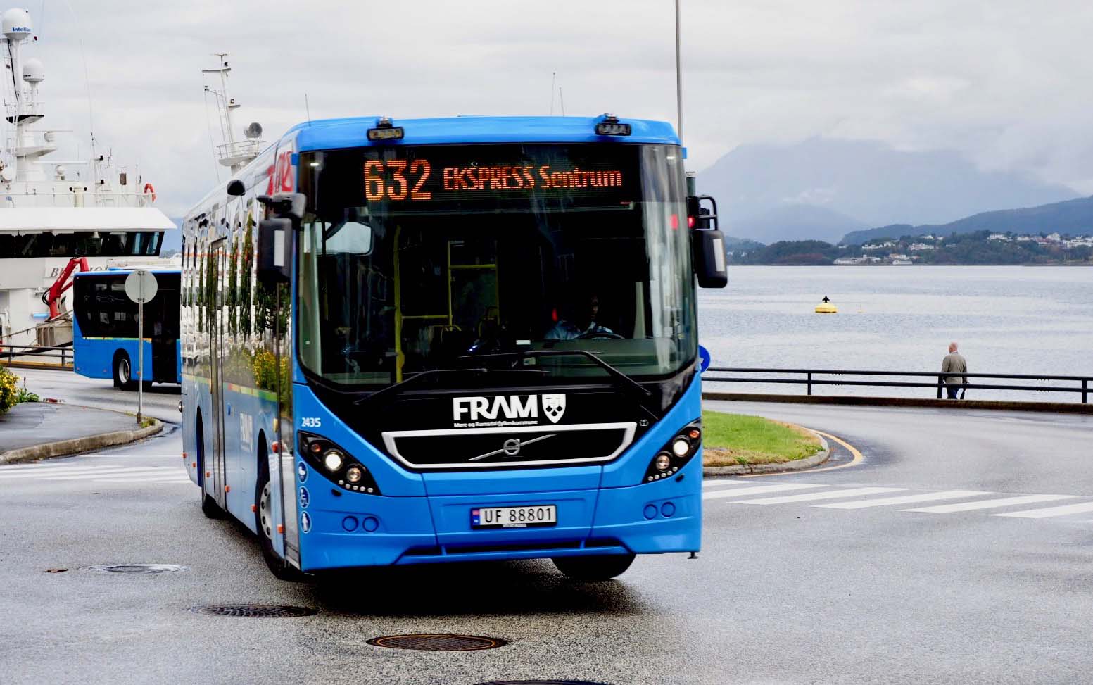 Kjapt trygt og billig. 14 busser i timen skal få pendlere til å sette igjen bilen på Moa og ta buss mot byen.