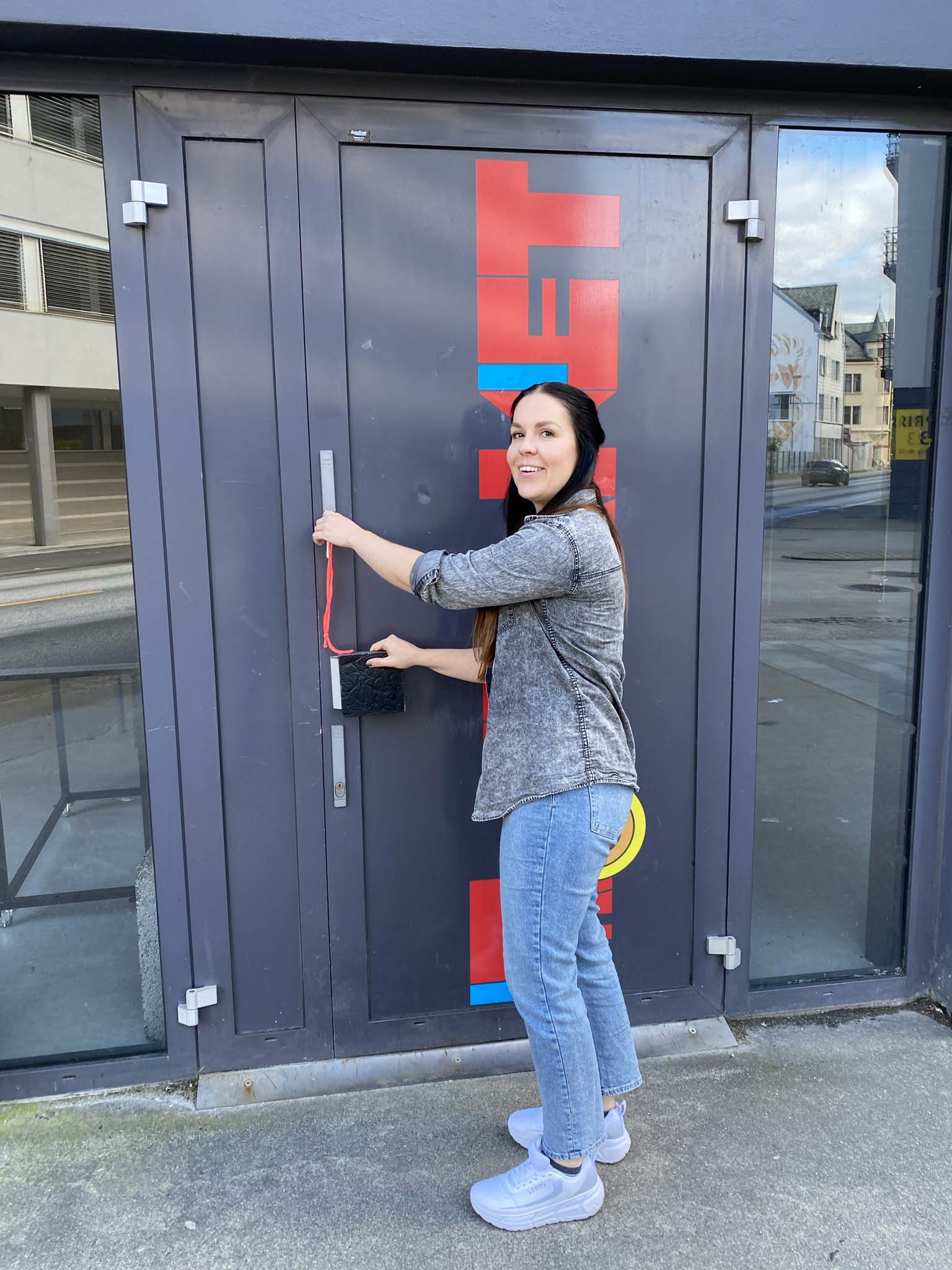 Trine låser oss inn på "Mottaket", som ligger litt på siden av Aggregat. Hun har planer om å gjøre stedet mer synlig.