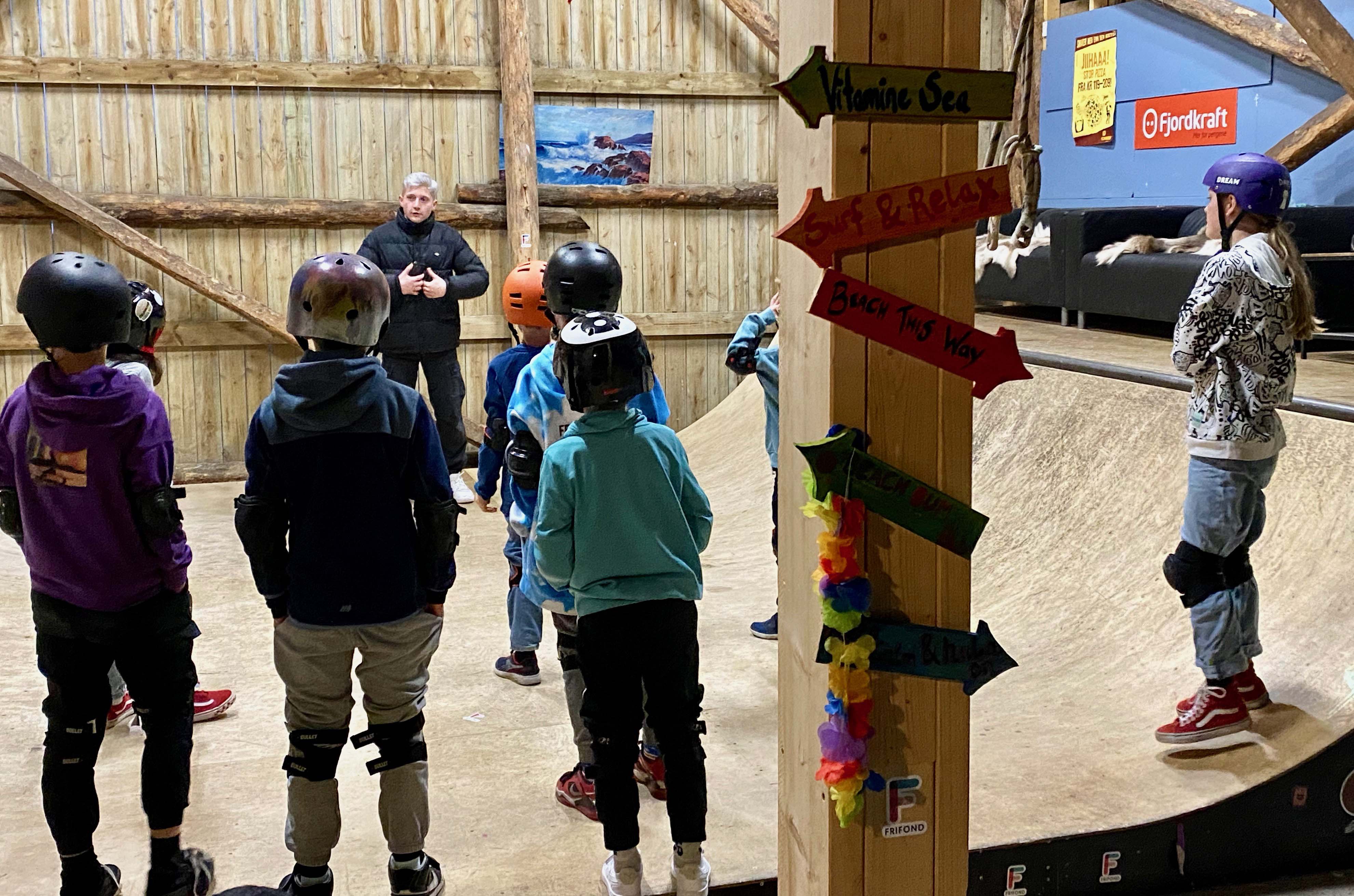 Lydhøre kursdeltakere følger godt med.