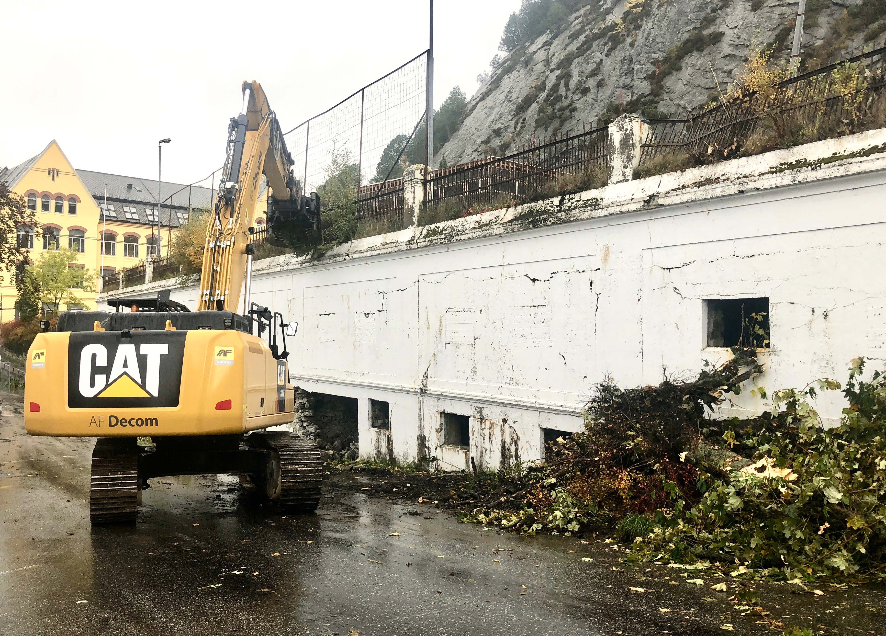 De gamle "Stallane" rives og det gjøres klar for ny aktivitet i sentrum