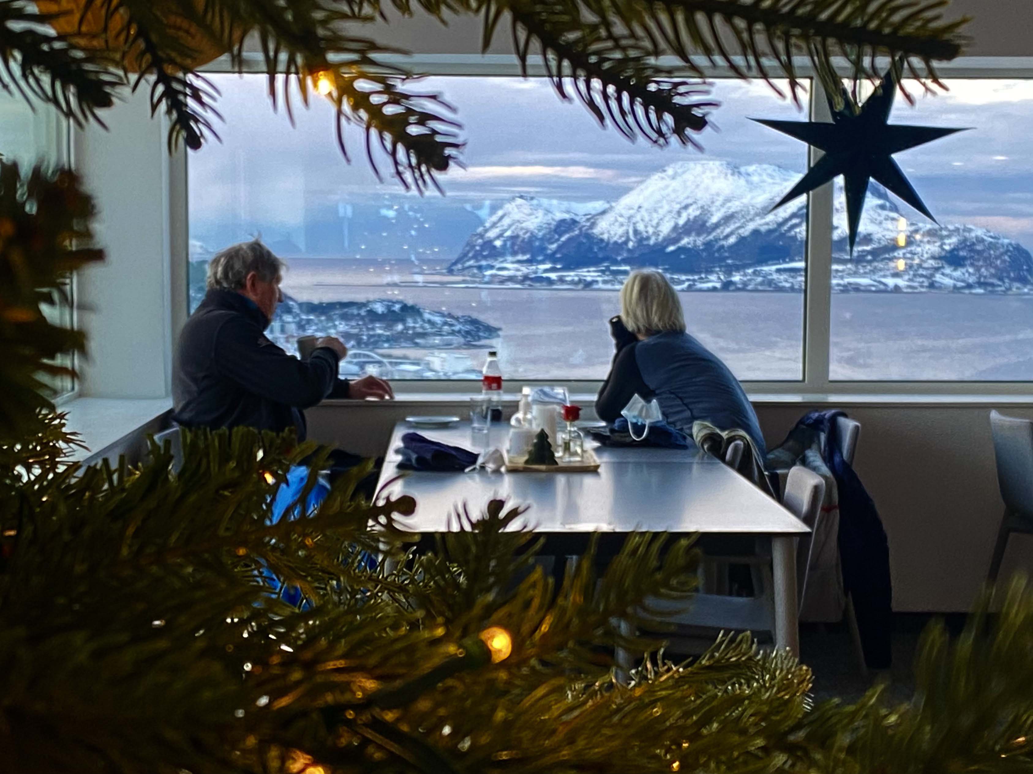 -Synd, men helt forståelig, sier flere av de besøkende som vi snakket med på Fjellstua i dag.