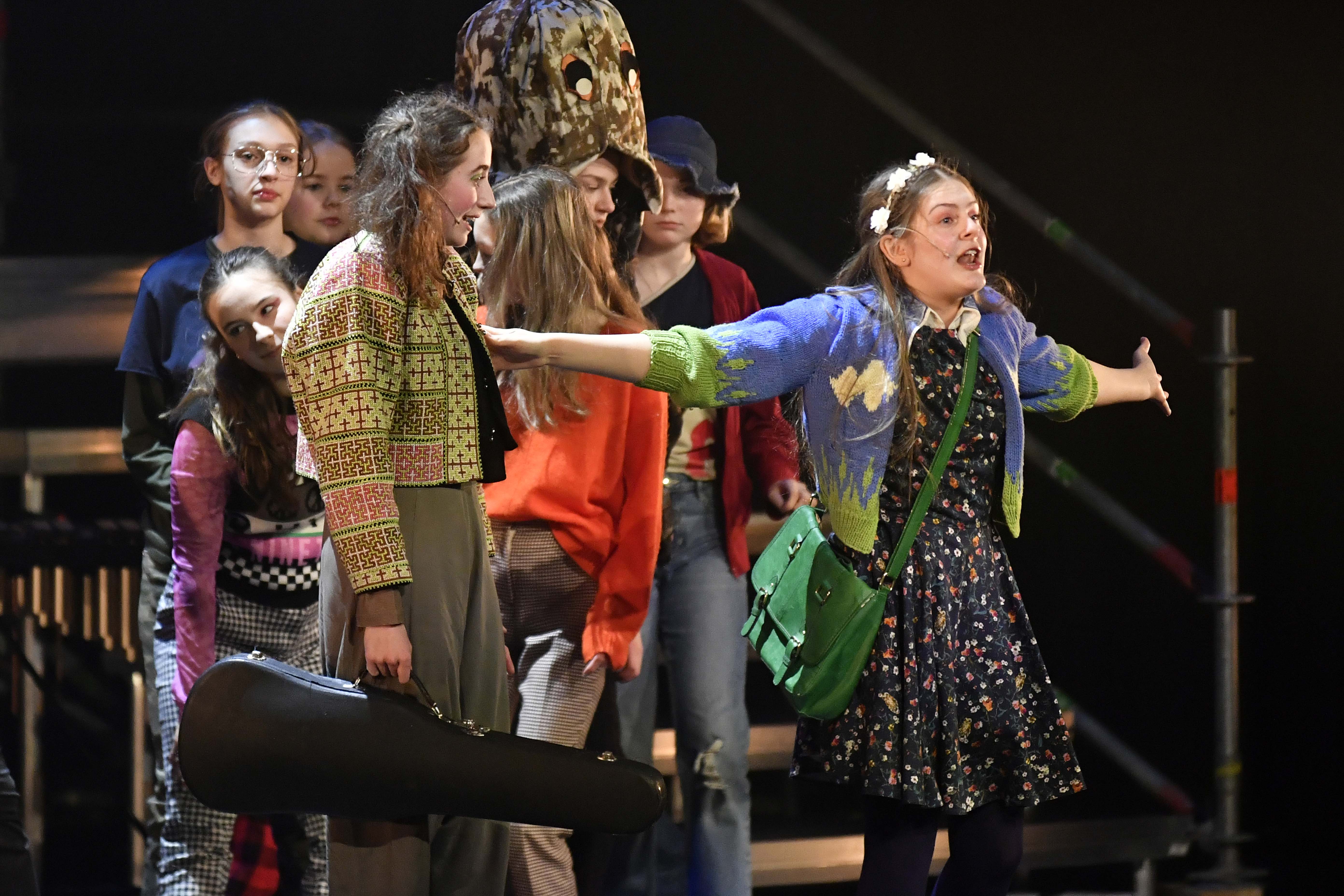 Scener fra Ålesund kulturskoles musikal «Rampelys»