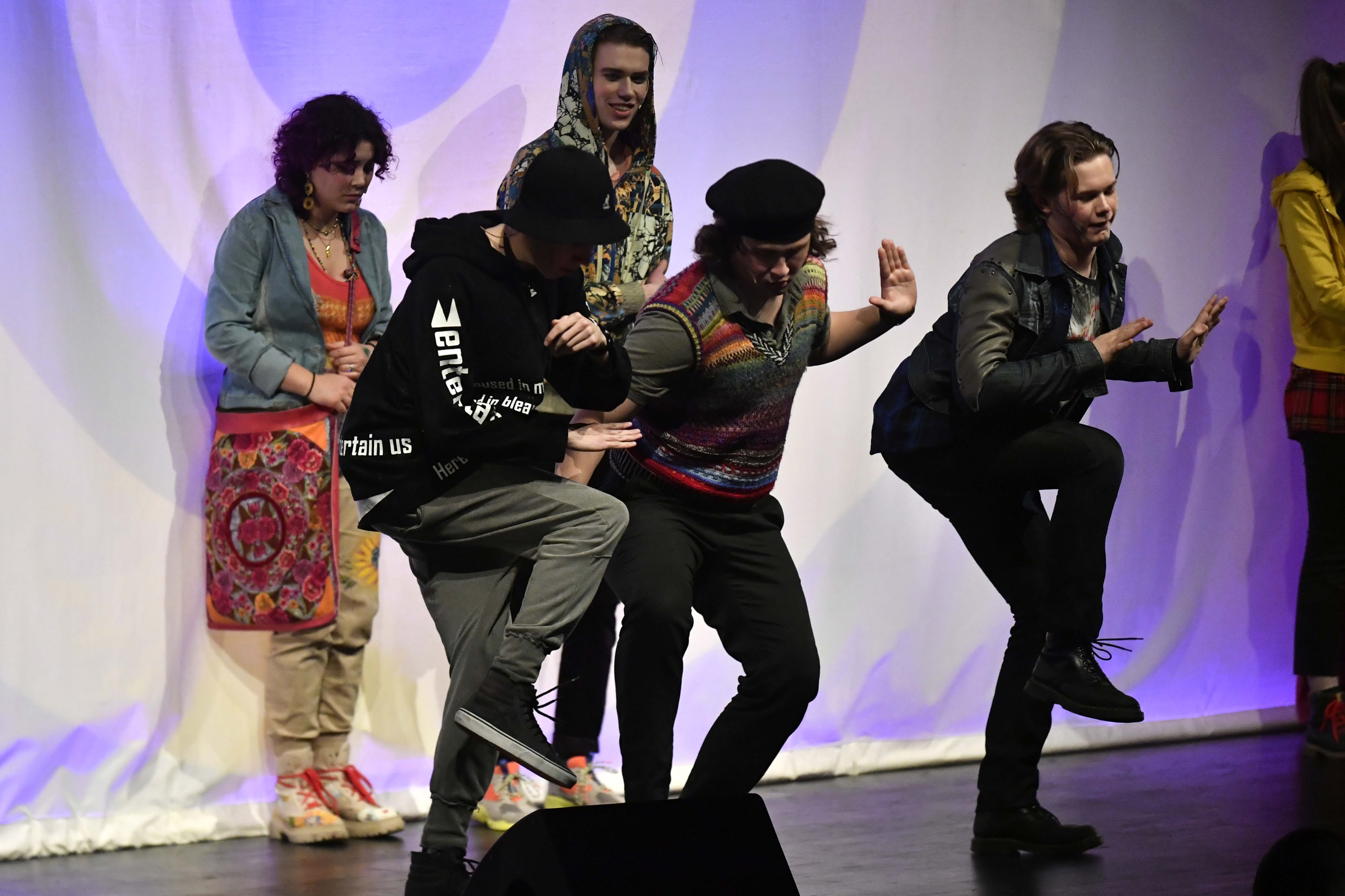 Scener fra Ålesund kulturskoles musikal «Rampelys»