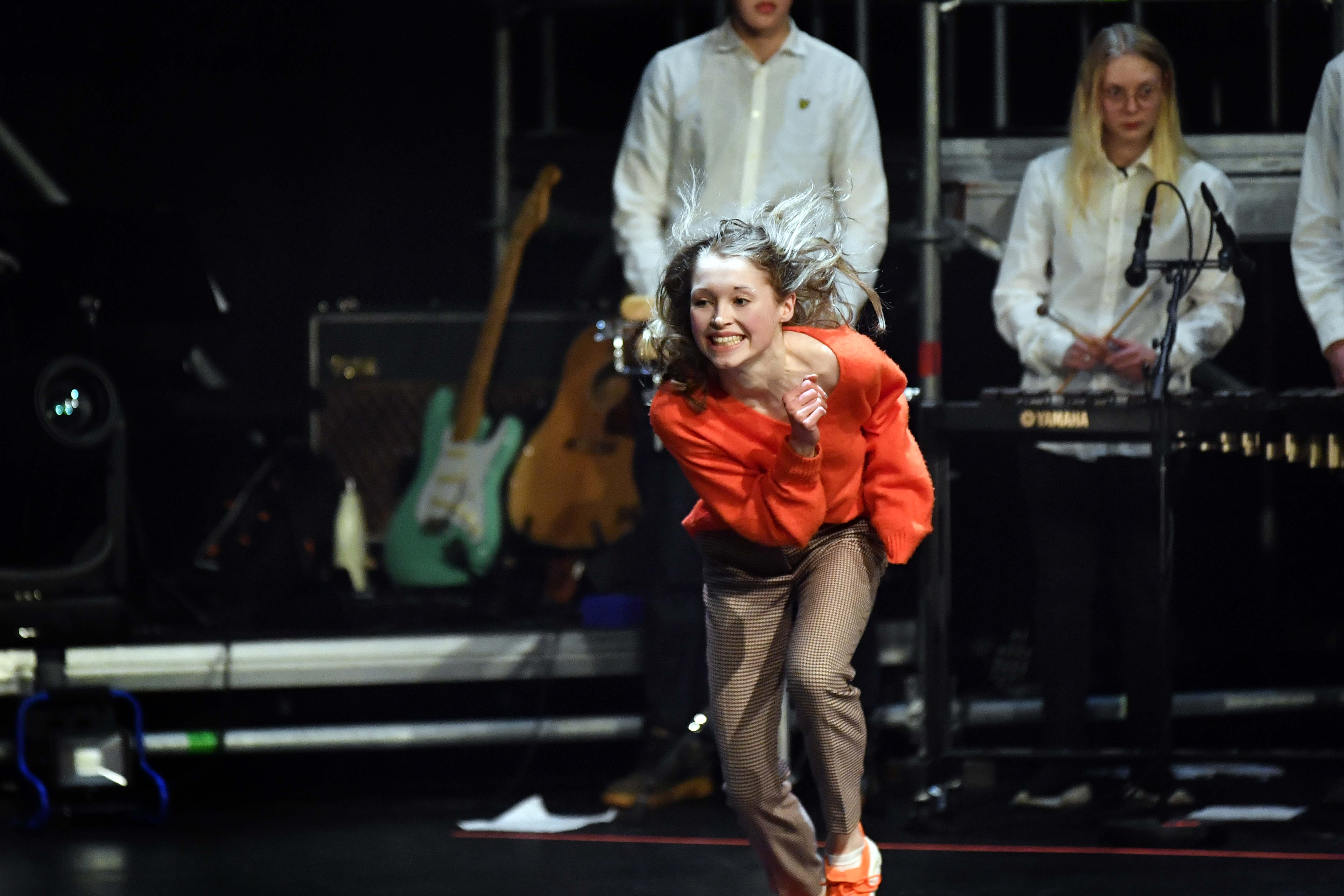 Scener fra Ålesund kulturskoles musikal «Rampelys»