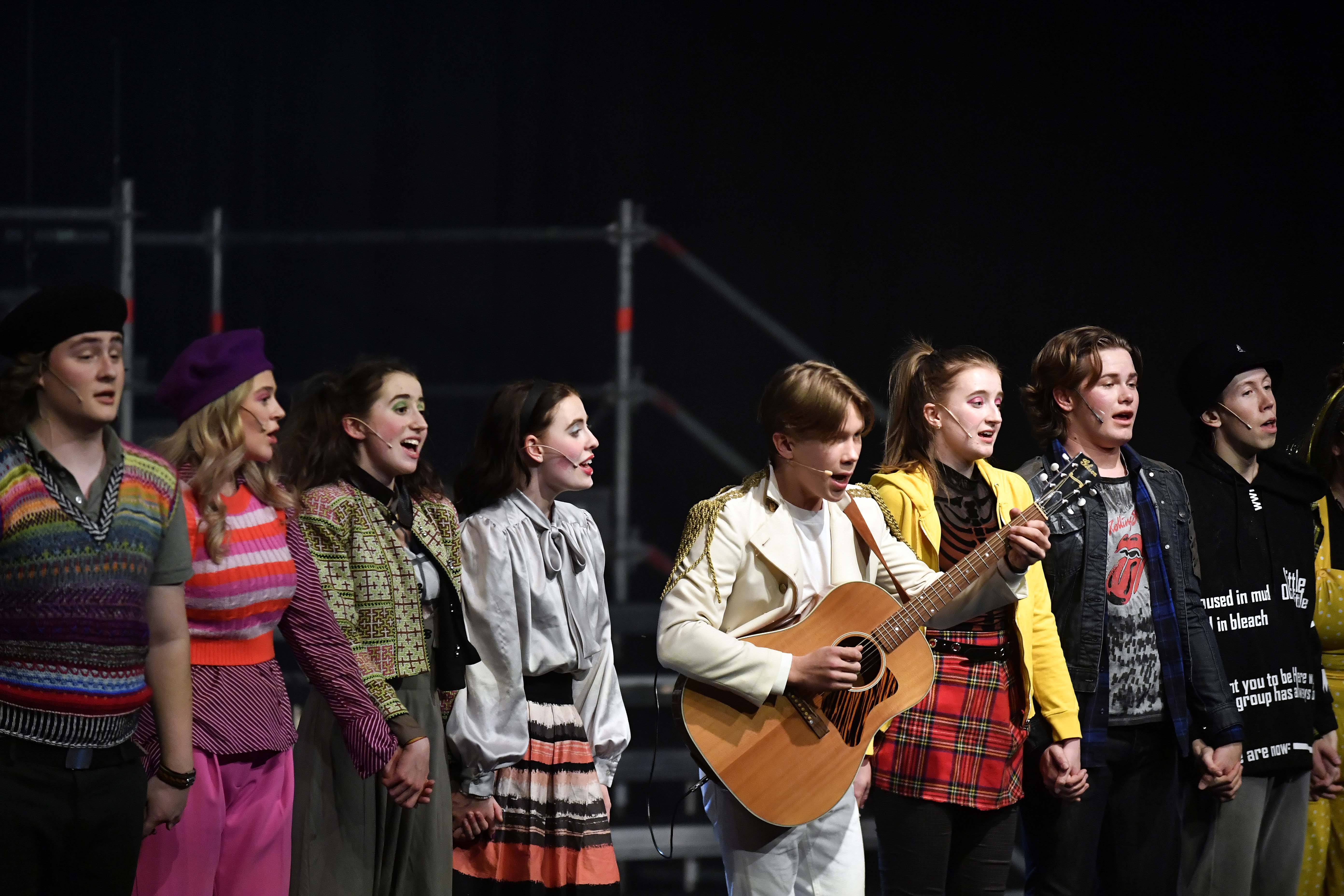 Scener fra Ålesund kulturskoles musikal «Rampelys»