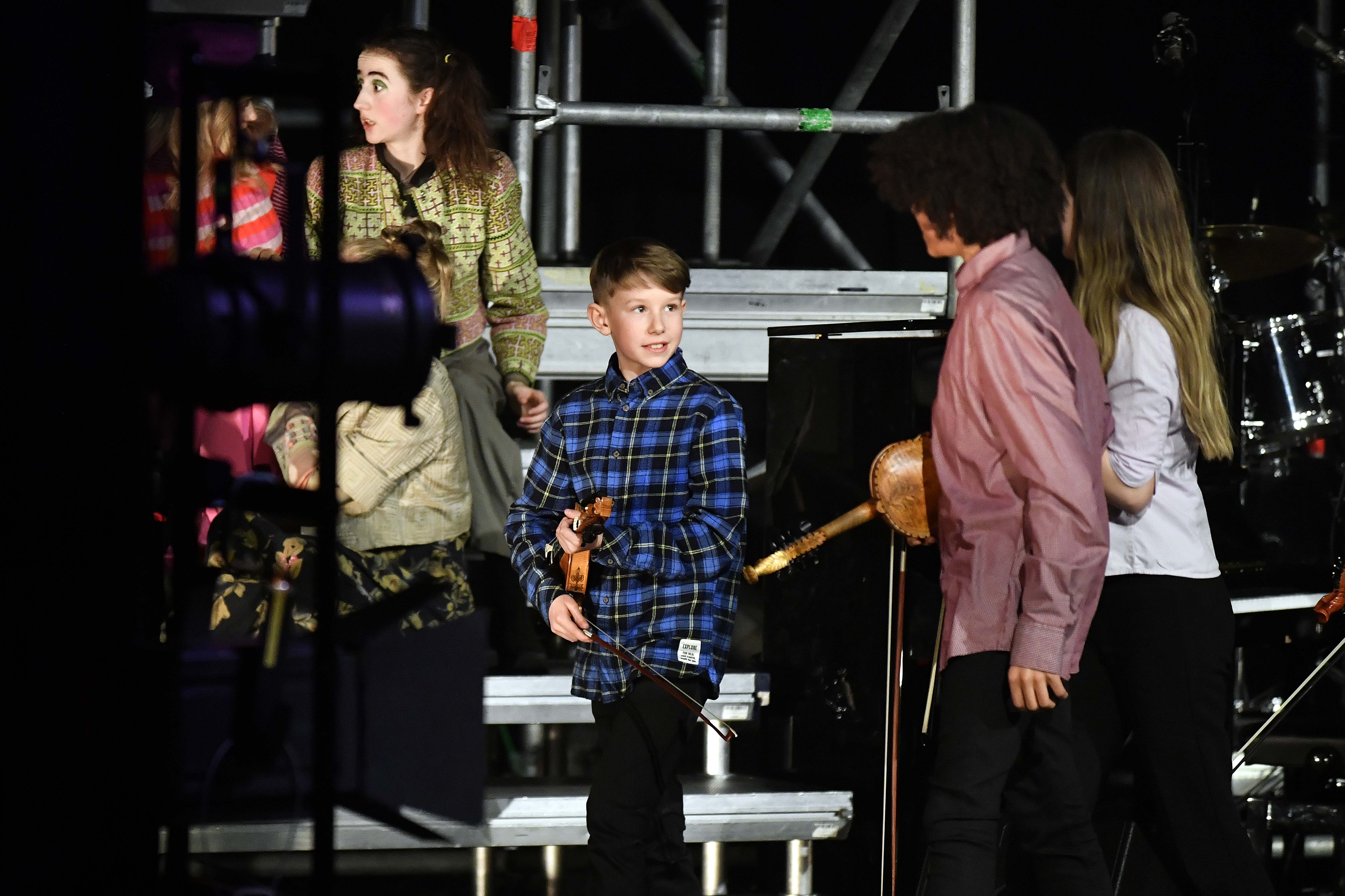 Scener fra Ålesund kulturskoles musikal «Rampelys»