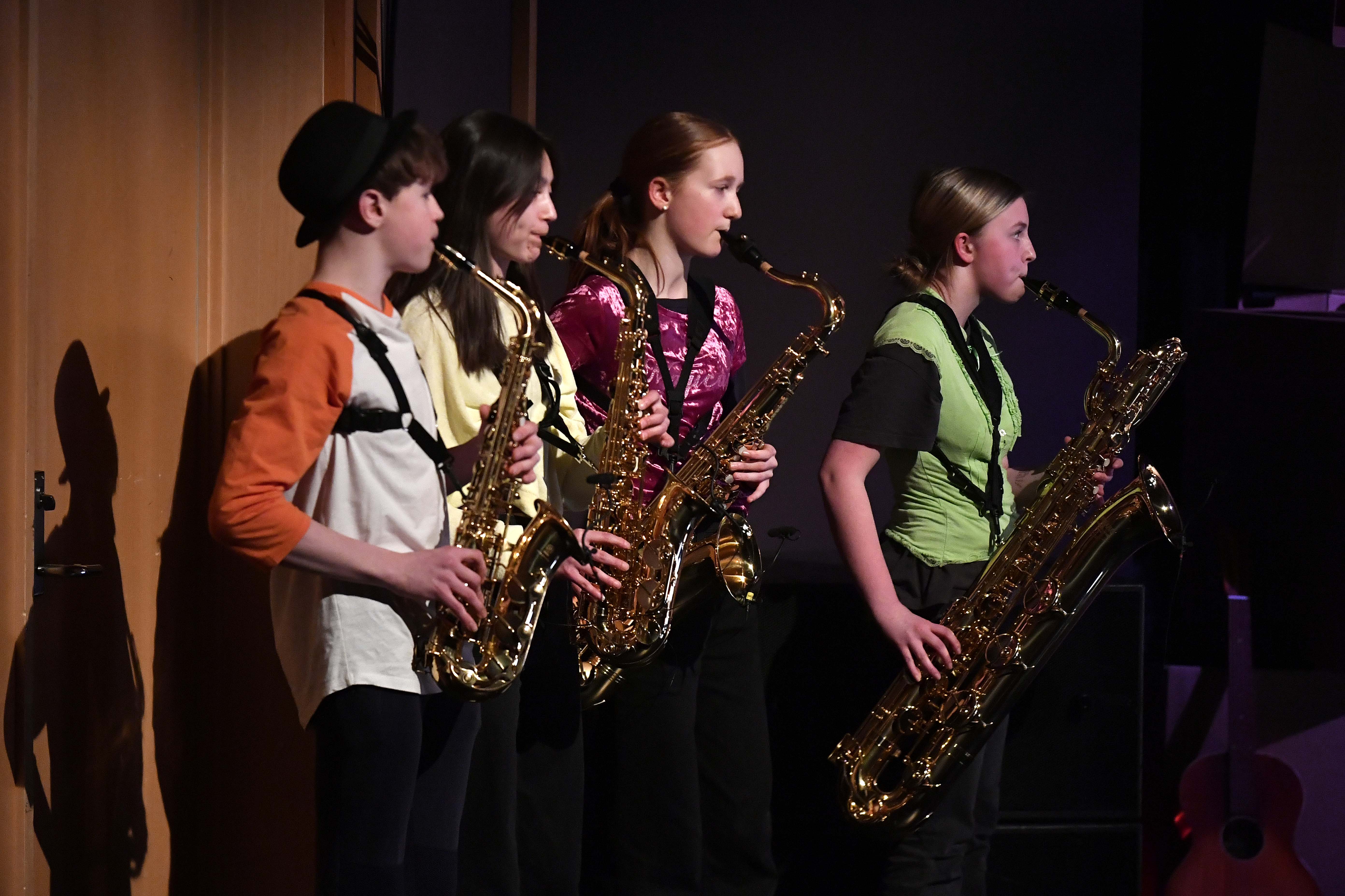 Scener fra Ålesund kulturskoles musikal «Rampelys»