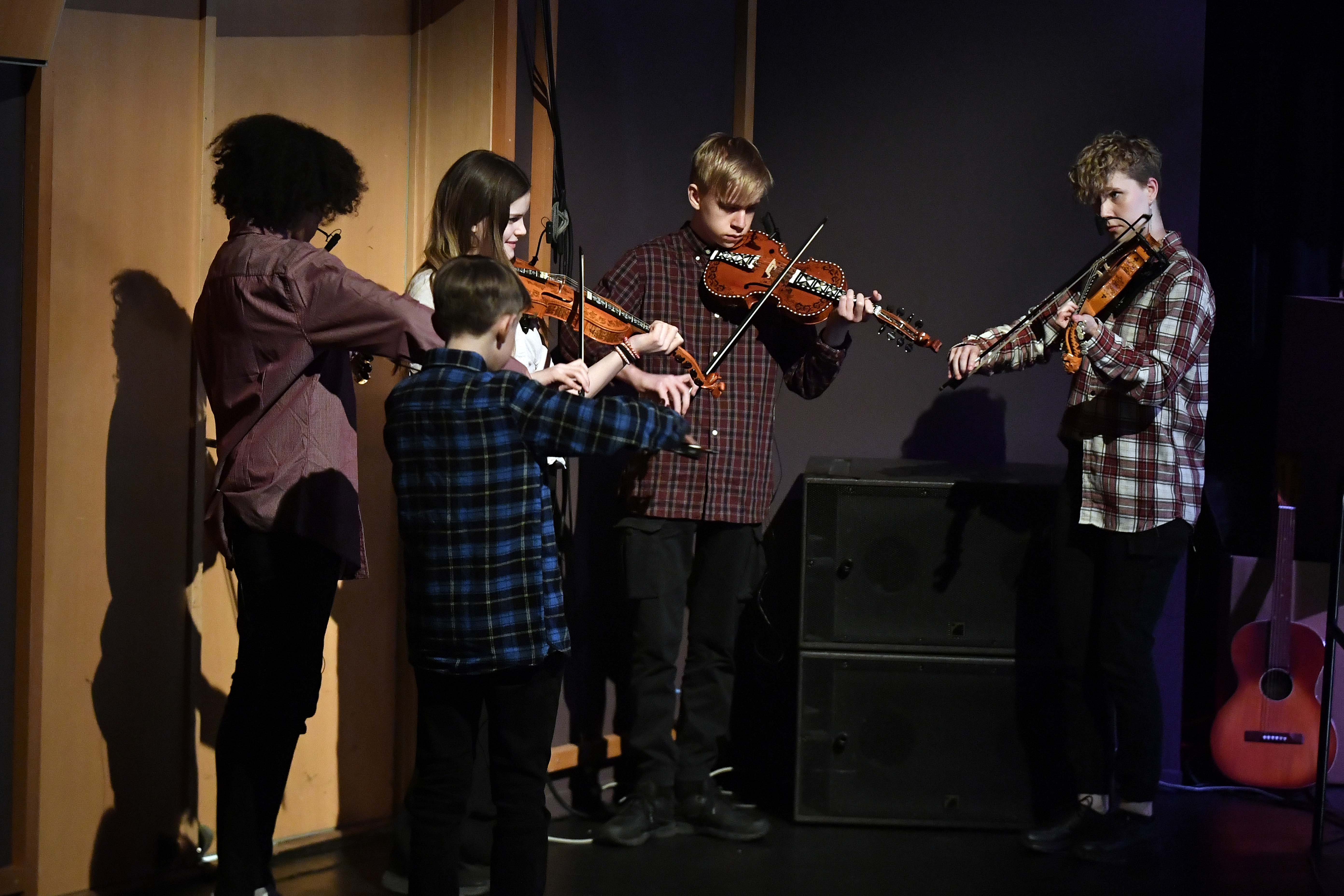 Scener fra Ålesund kulturskoles musikal «Rampelys»