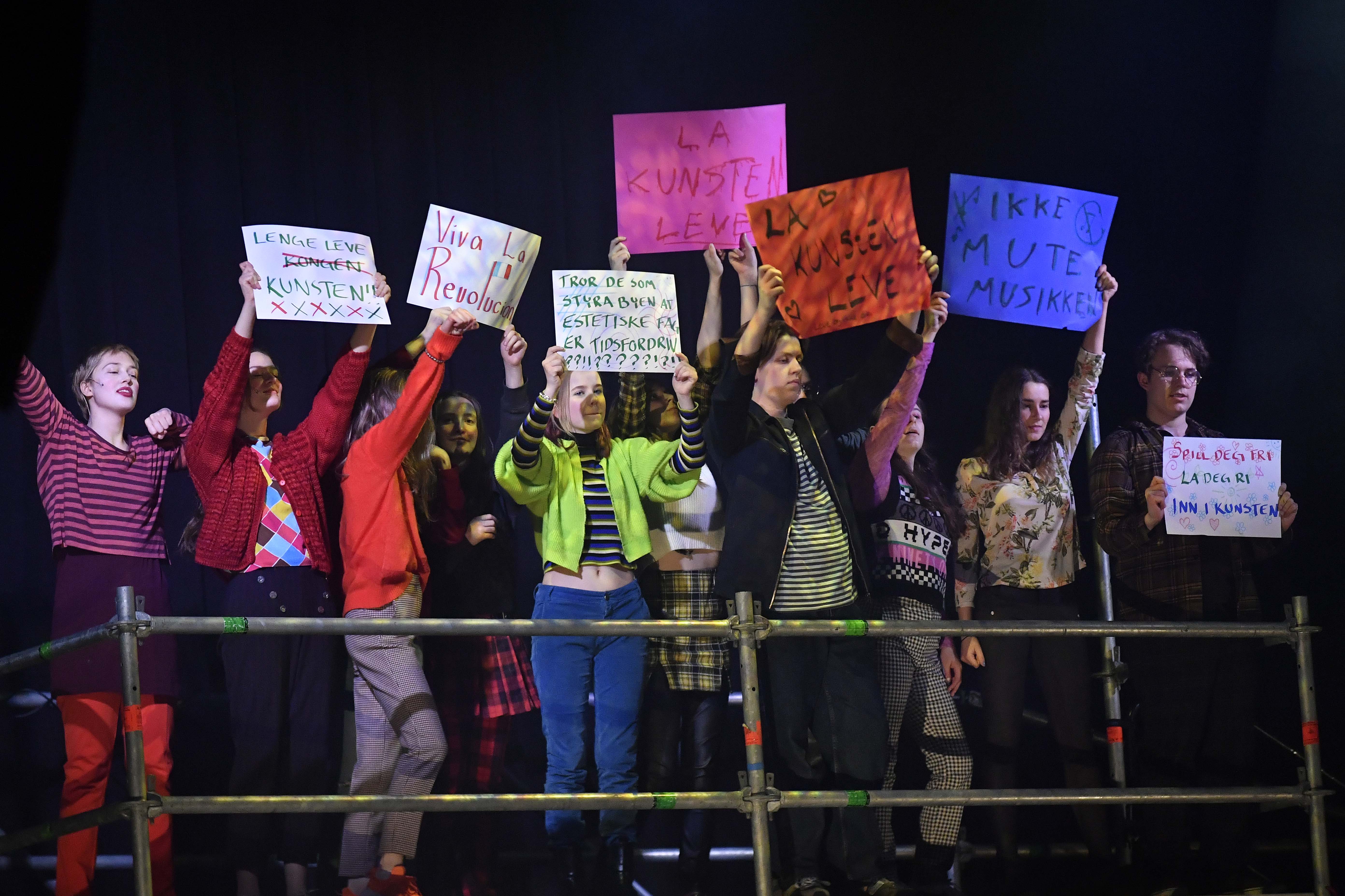 Scener fra Ålesund kulturskoles musikal «Rampelys»