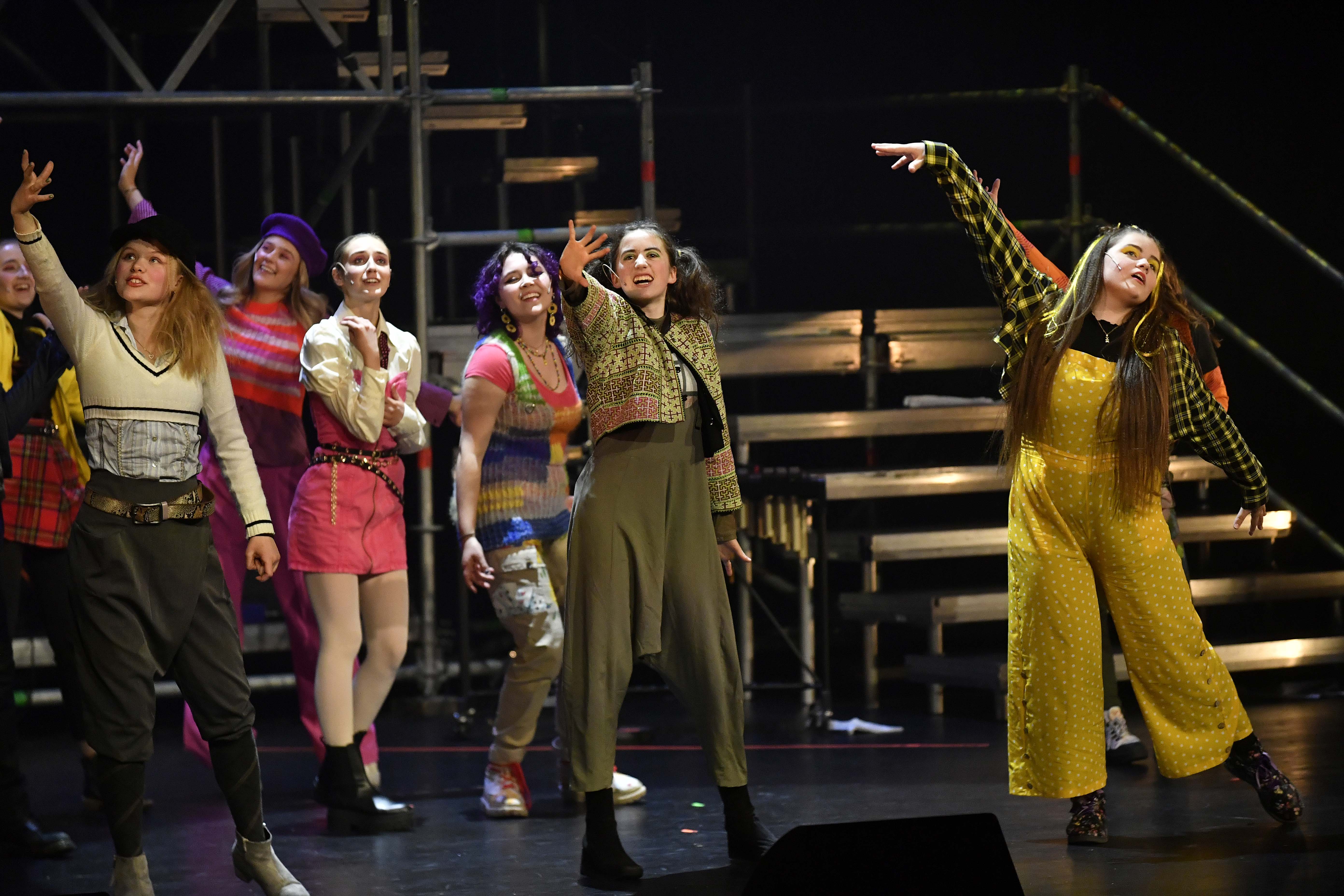 Scener fra Ålesund kulturskoles musikal «Rampelys»