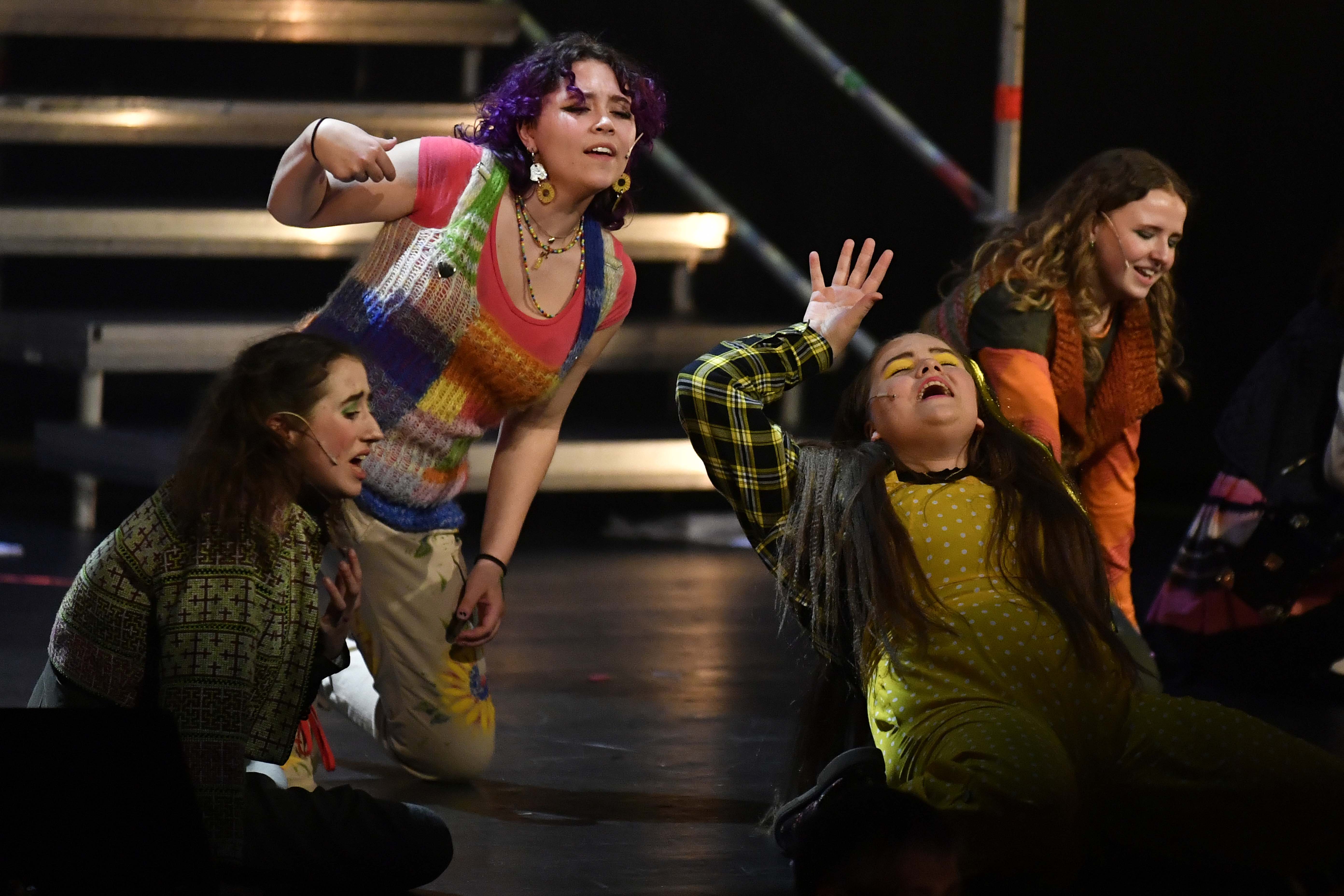 Scener fra Ålesund kulturskoles musikal «Rampelys»