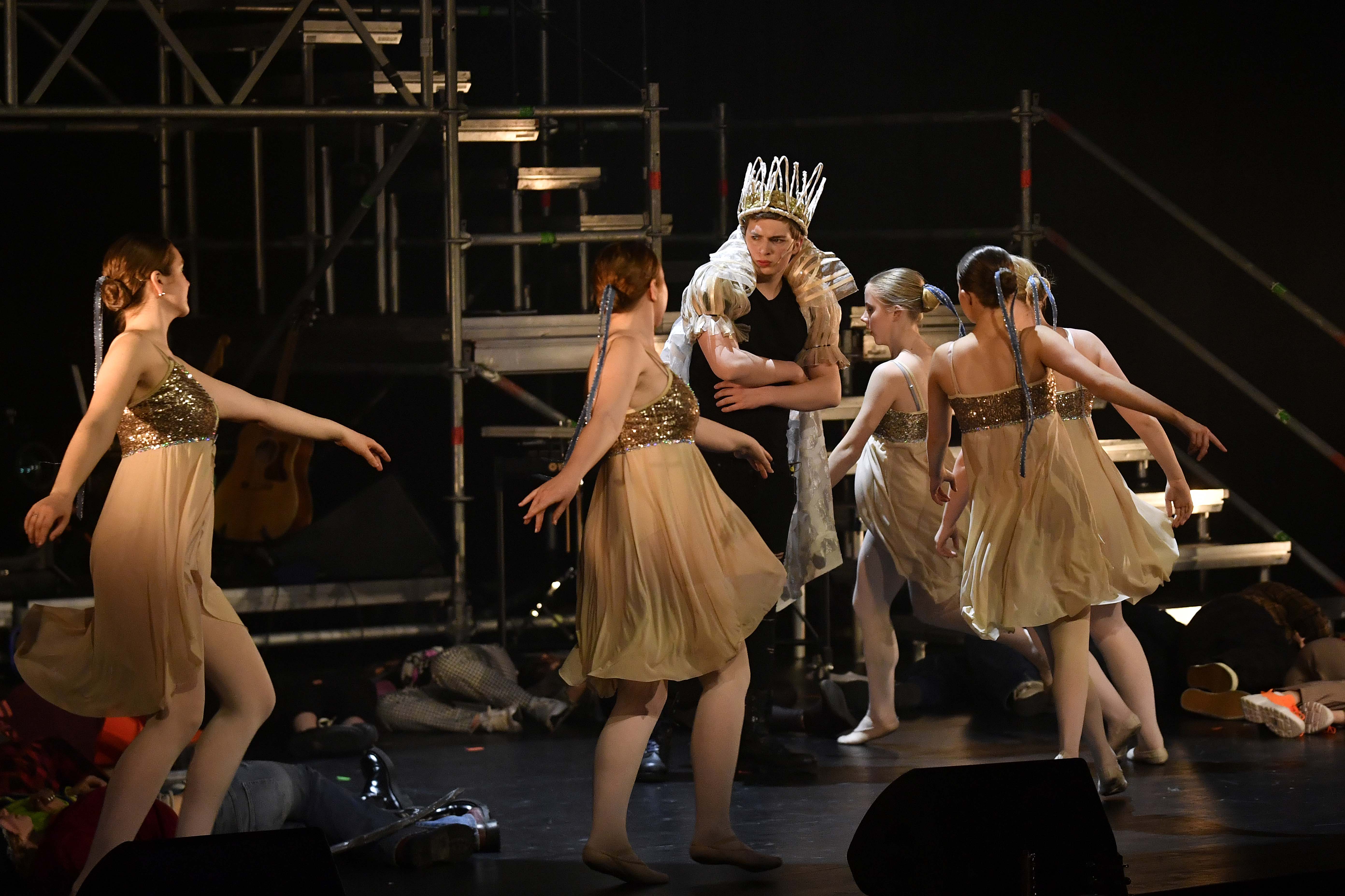 Scener fra Ålesund kulturskoles musikal «Rampelys»