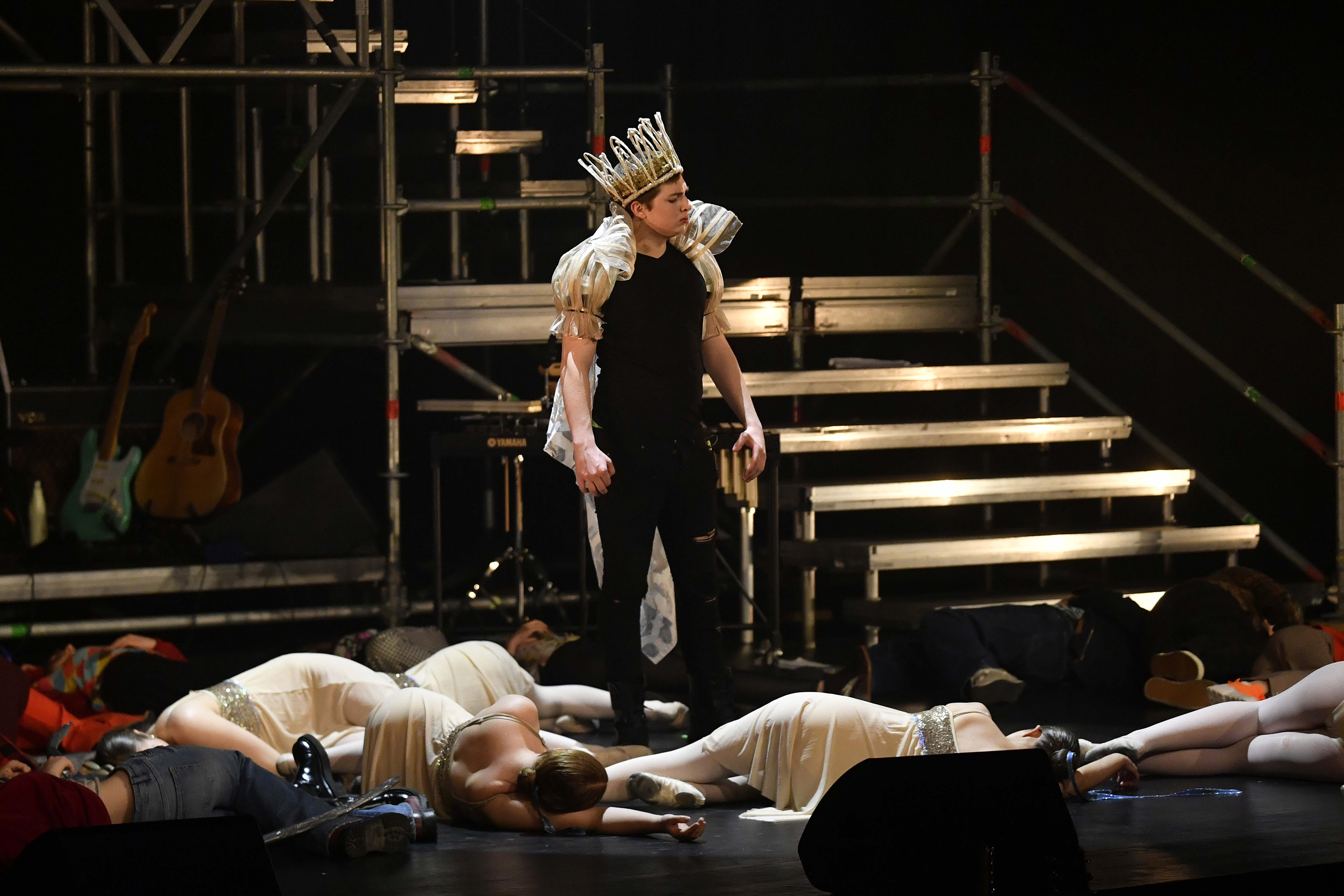 Scener fra Ålesund kulturskoles musikal «Rampelys»