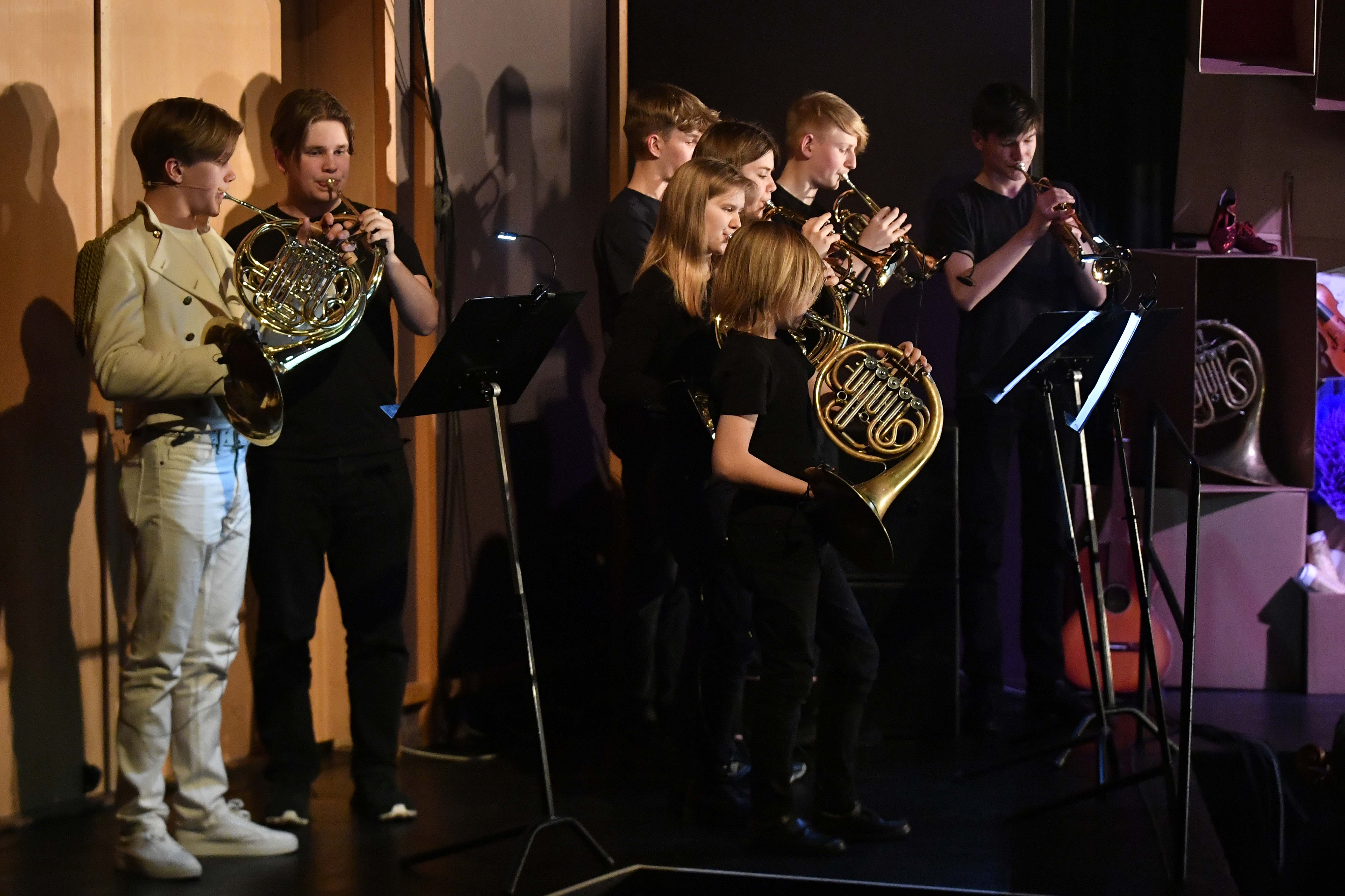 Scener fra Ålesund kulturskoles musikal «Rampelys»