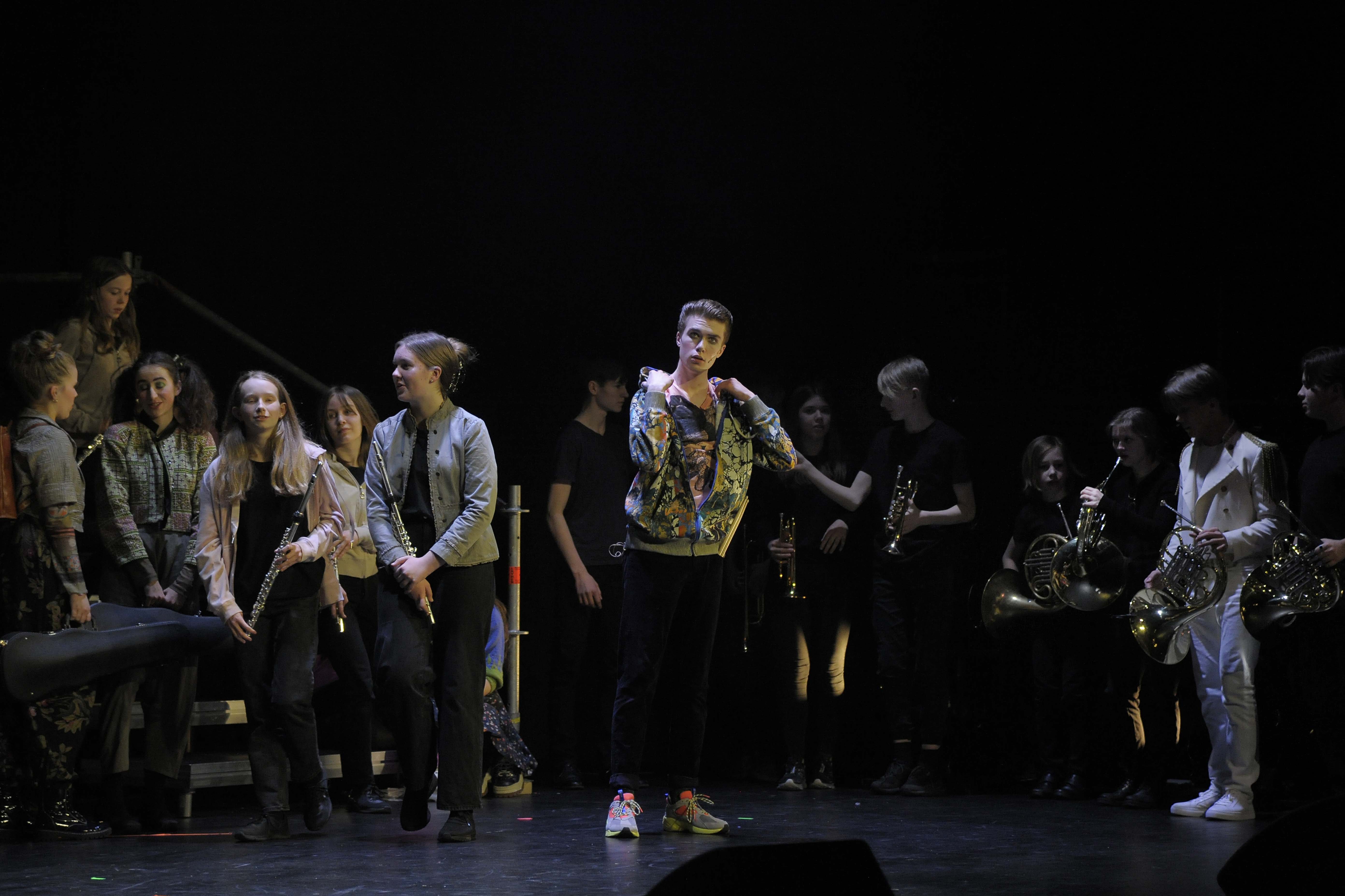 Scener fra Ålesund kulturskoles musikal «Rampelys»