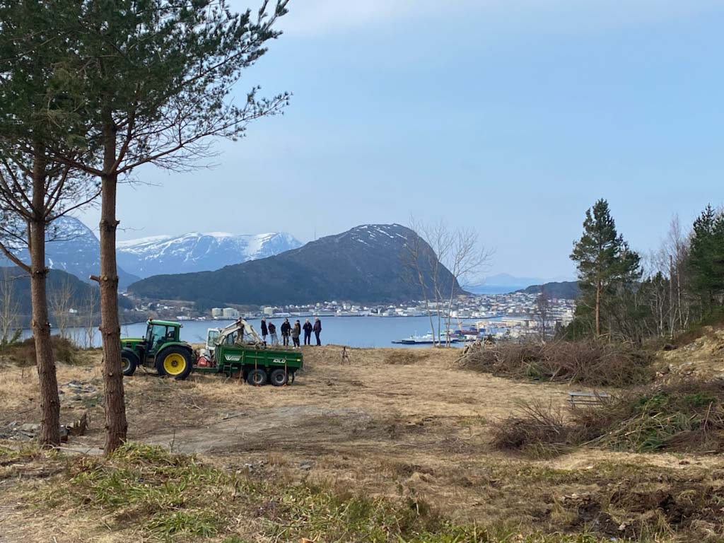 En fantastisk utsikt åpenbarte seg da Aksla Vel fikk ryddet opp i skog og kratt.