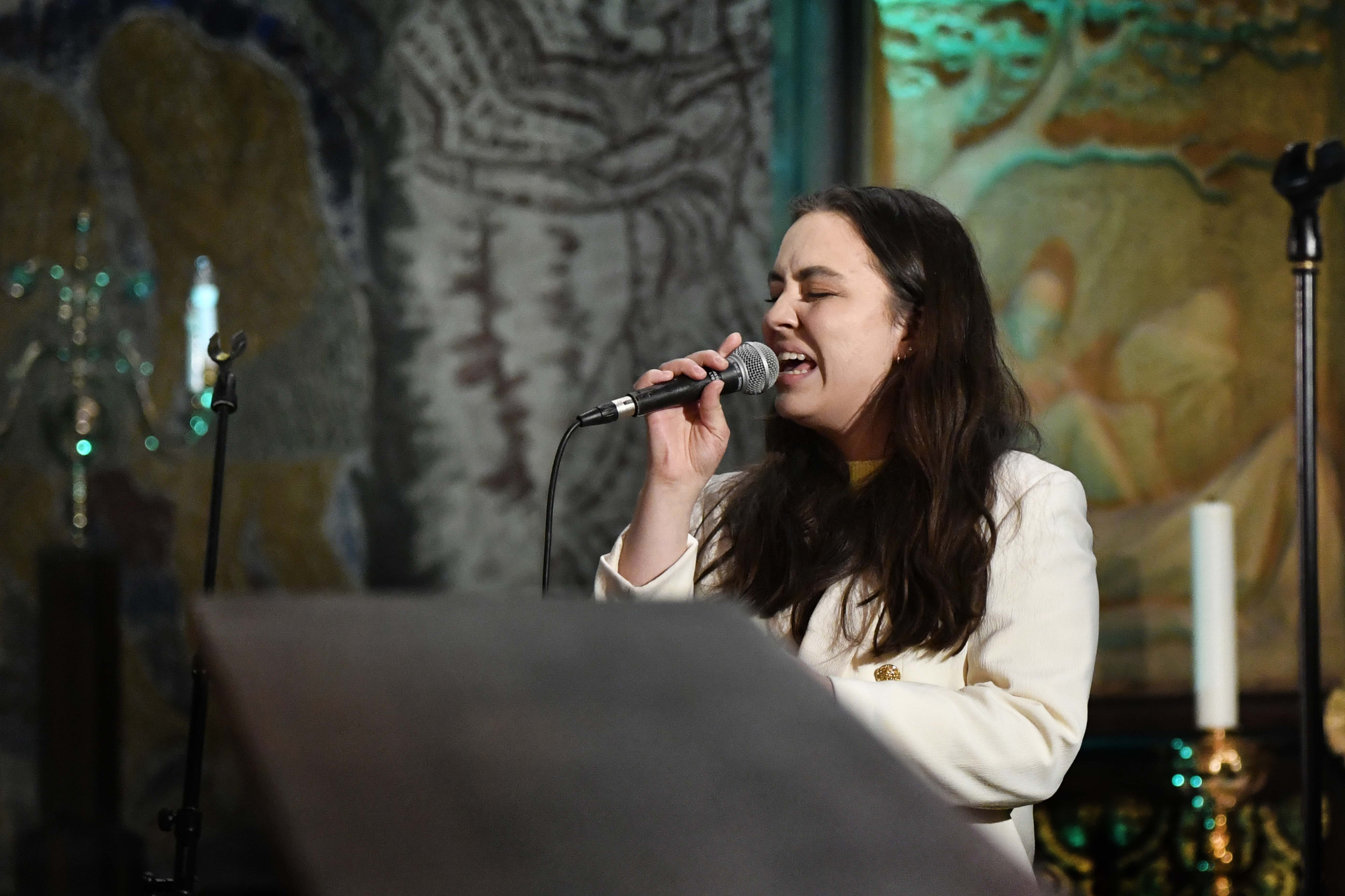 Emilie Malene - "Hjerter for Ukraina" i Ålesund kirke.