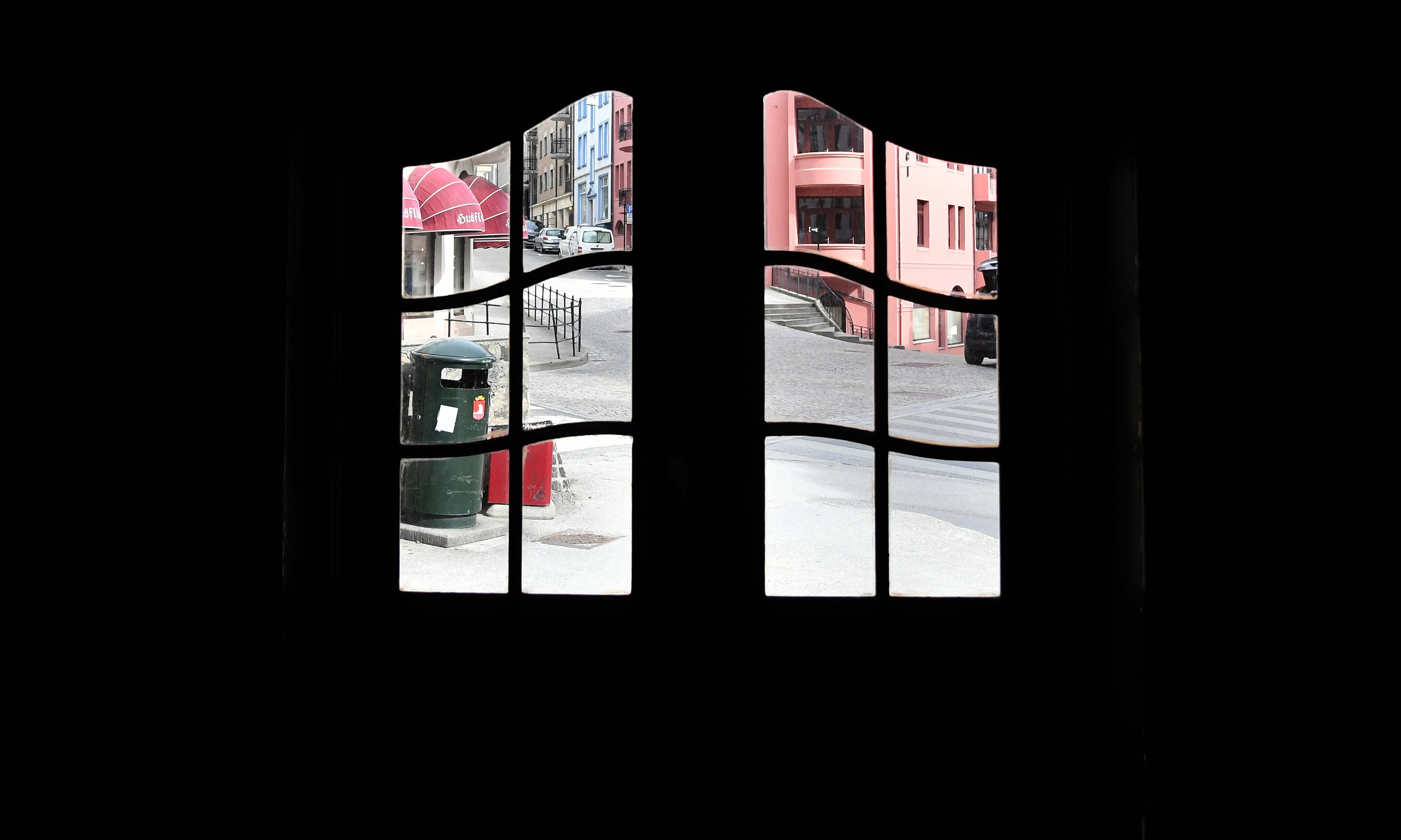 Flotte detaljer i dørene. Hva kan man gjøre og ikke for å tilby et moderne tilbud i vernede bygg?