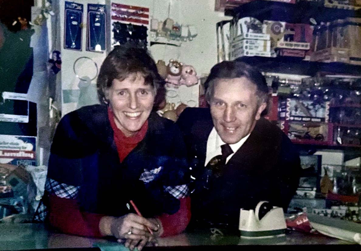 I 1975 tok sønnen Jarle over butikken sammen med sin hustru Anne Marie.