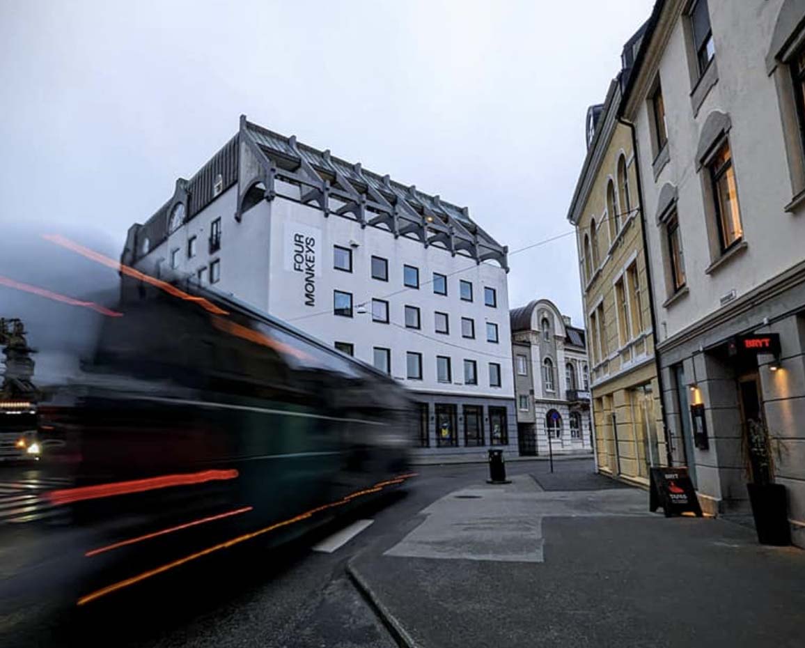 I dette bygget, midt i Ålesund sentrum åpnes det studenthotell med 73 hybler, fellesarealer og åpen første etasje med bar og aktiviteter.