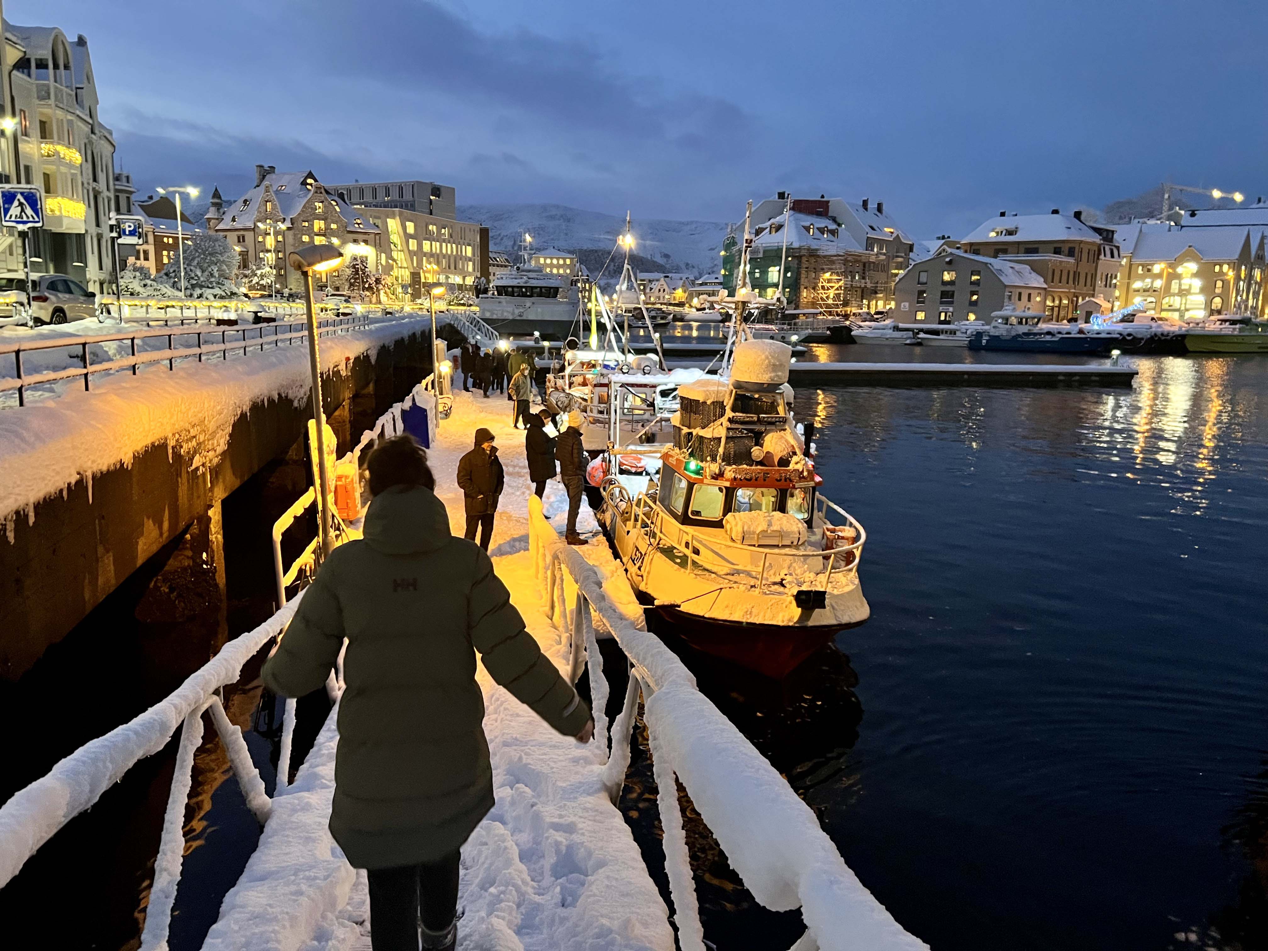 Klokken 08.45 presis var båden "Snøgg" på plass ved kaisalget i Ålesund sentrum.