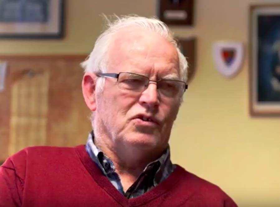 Kåre Walderhaug fra Ålesund berga så vidt livet da Ålesund ble utsatt for et massivt bombeangrep.