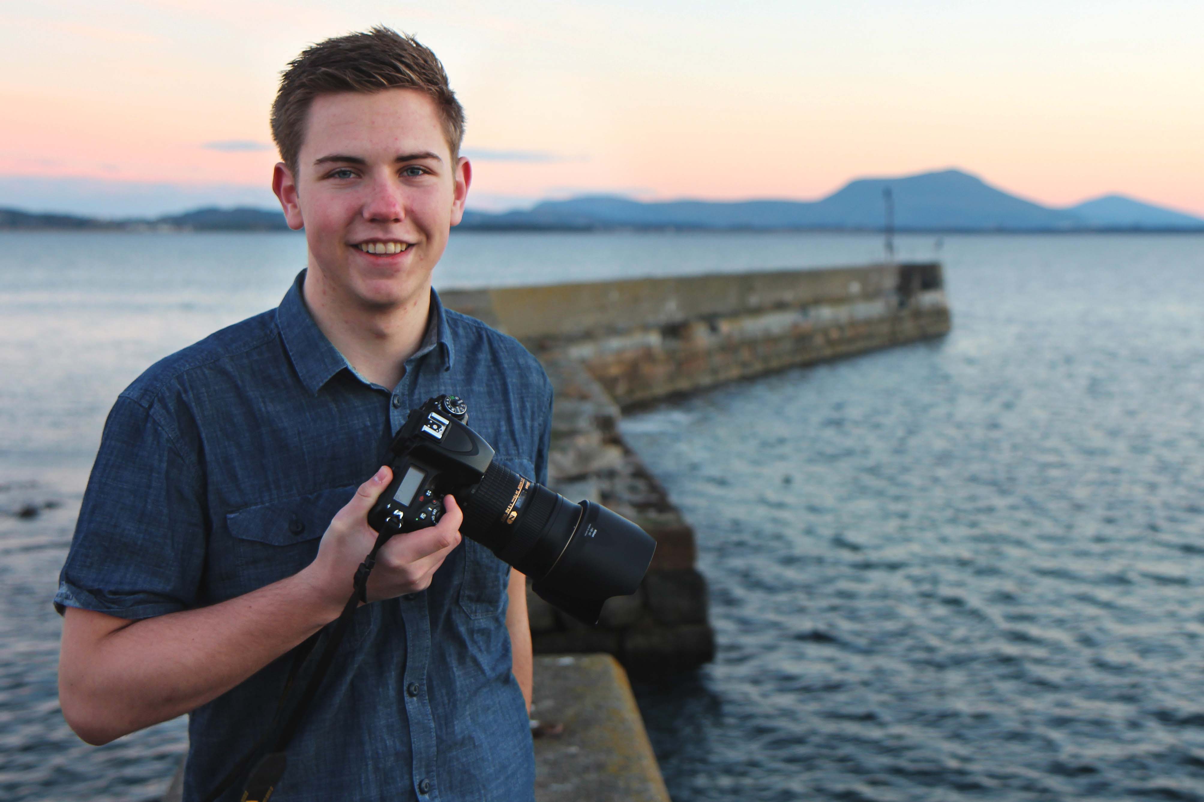 18 år gamle Martin Giskegjerde har produsert dokumentaren "En tomme fra døden". (Foto: Kristoffer Oftedal)