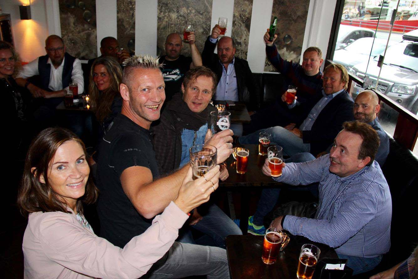 En velfortjent skål for Ålesund Restaurantdrift!