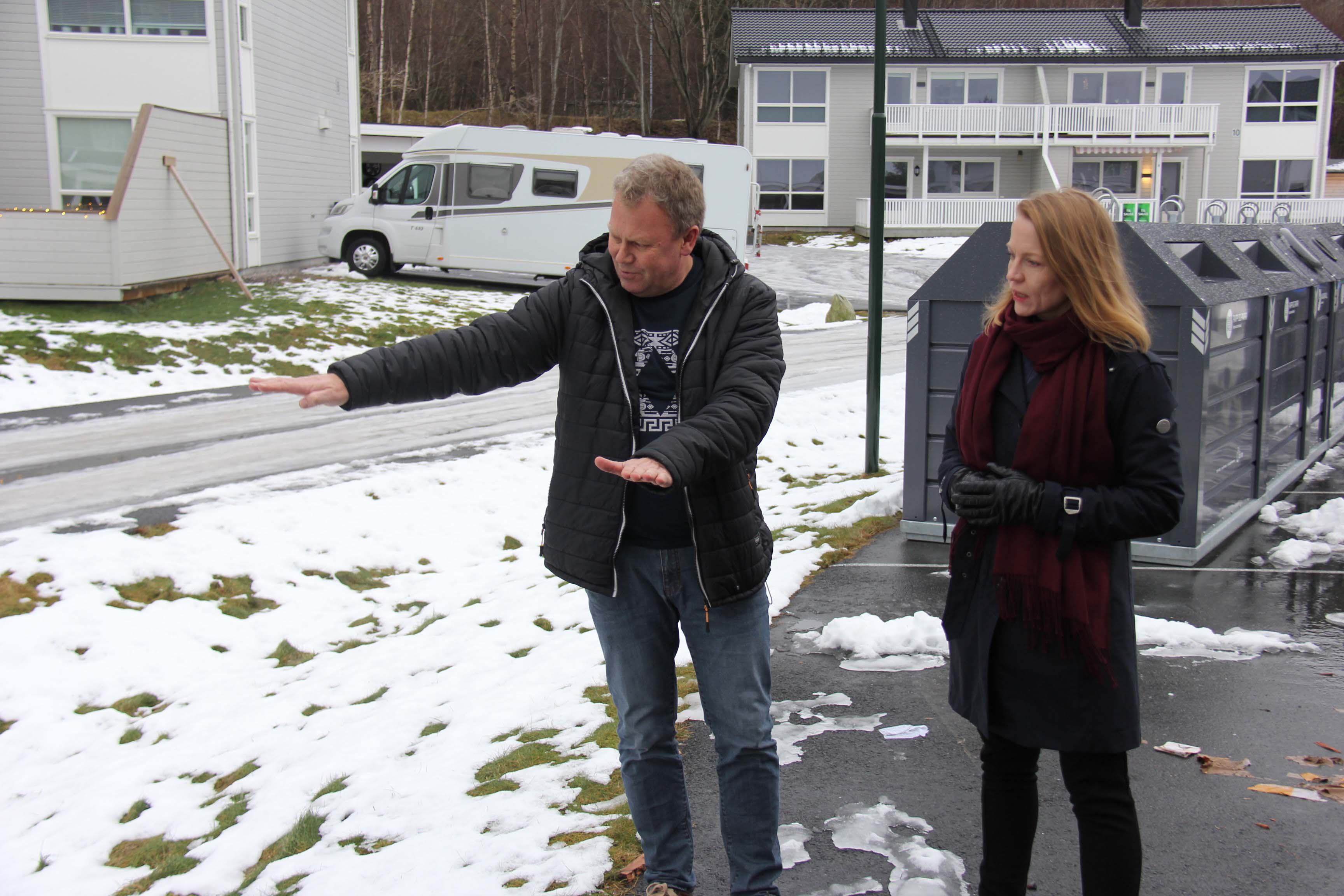 Trond Klokkersund er en av beboerene på Ytterland som ønsker fellescontainerene velkommen.