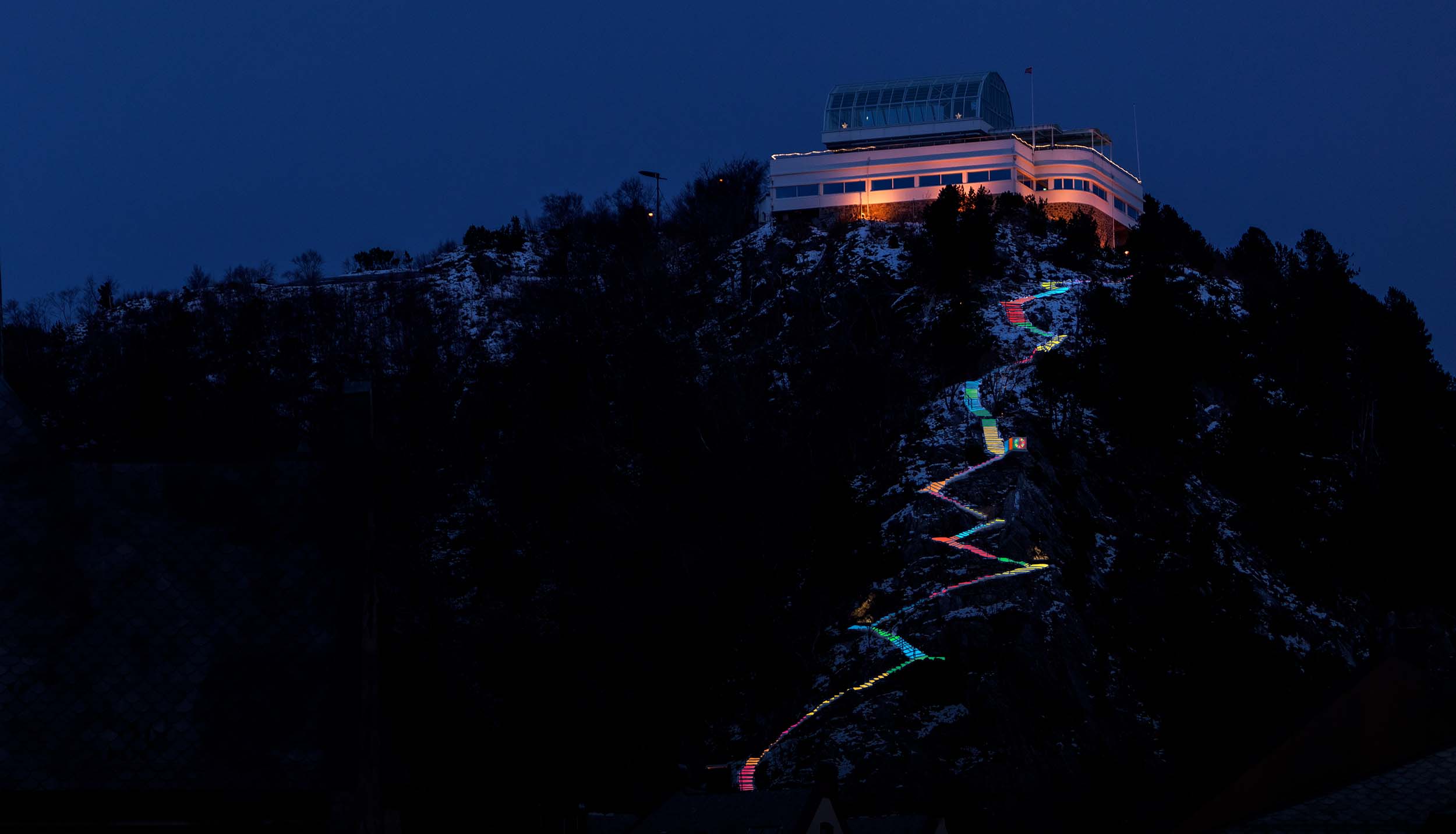 Bli med på kveldsvandring til toppen av byfjellet Aksla!