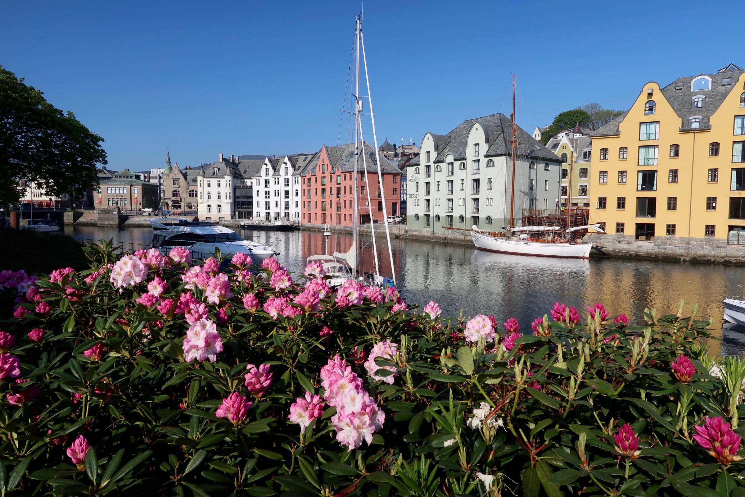 Vakre Brosundet i Ålesund