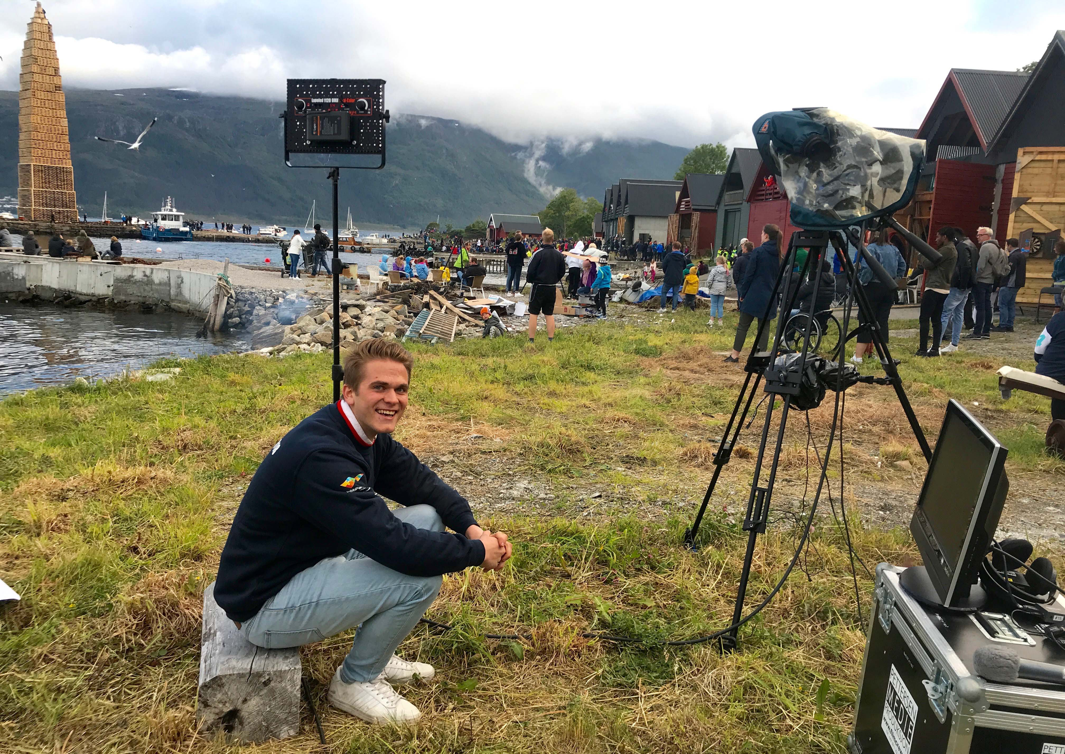 Alexander Heen på plass foran bålet sankthansaften.