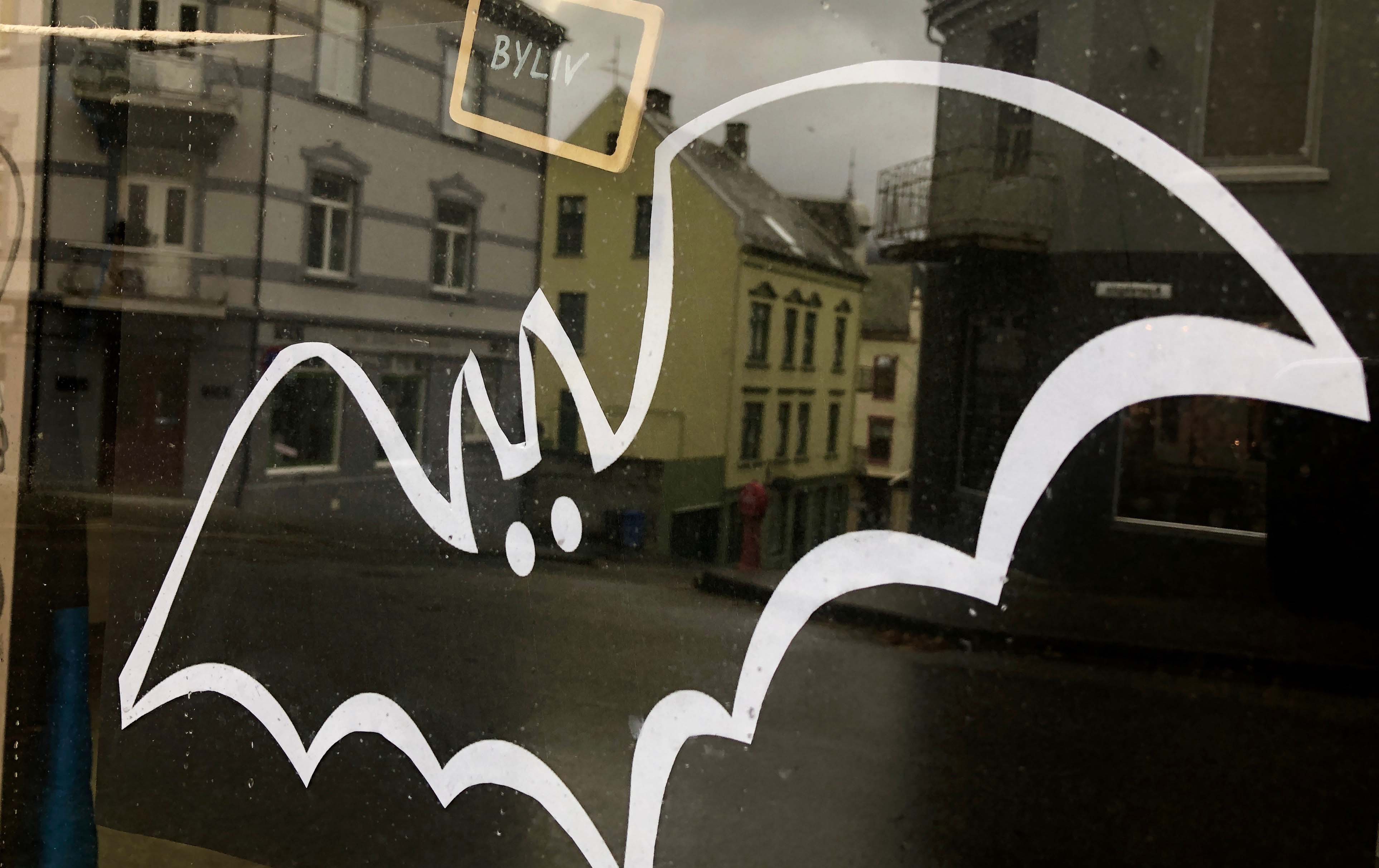 Finn flaggermusene og vinn flotte premier og gavekort fra mange ulike aktører i byen vår.