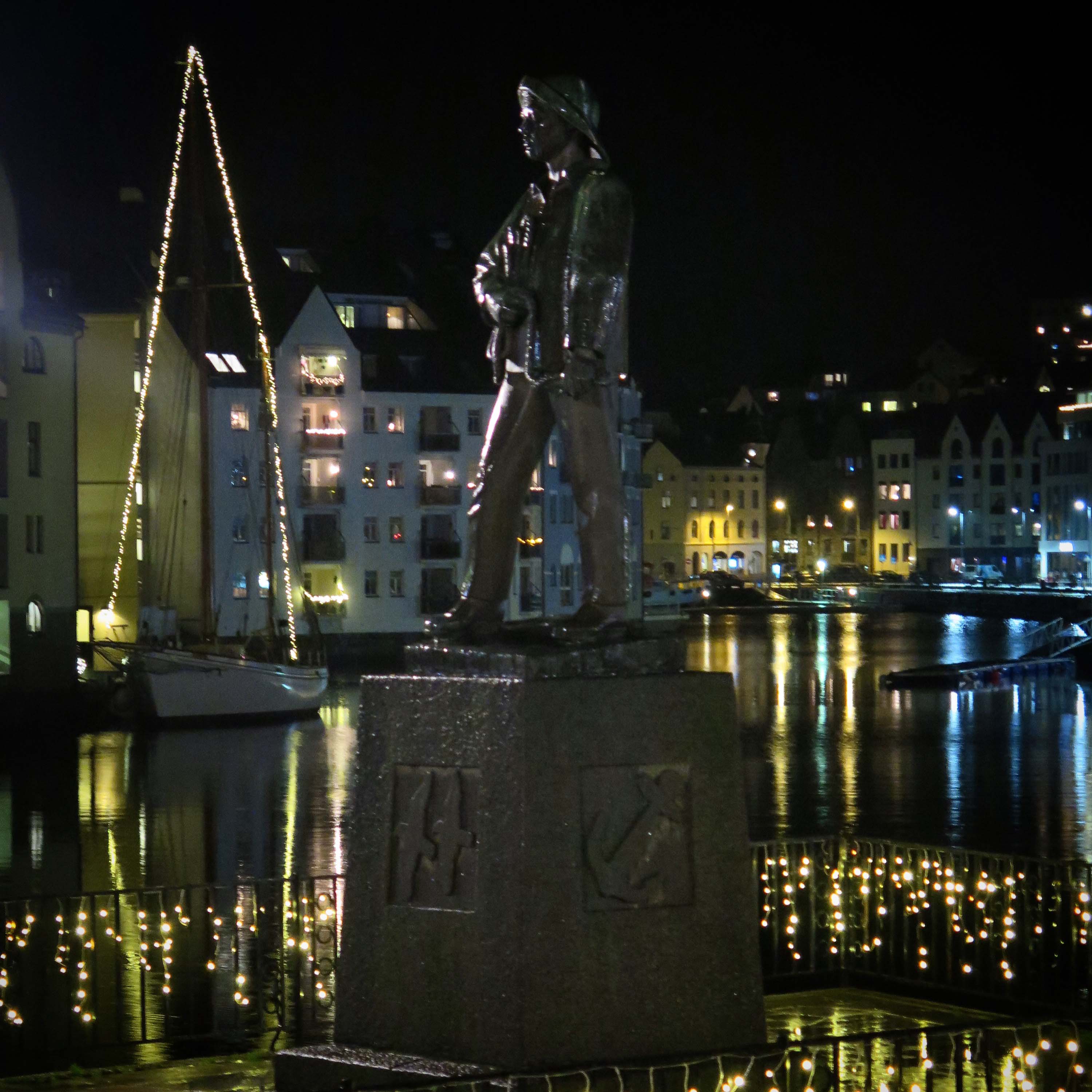 Opplev julebyen Ålesund med en rekke konserter, aktiviteter, julemarkeder og shopping.