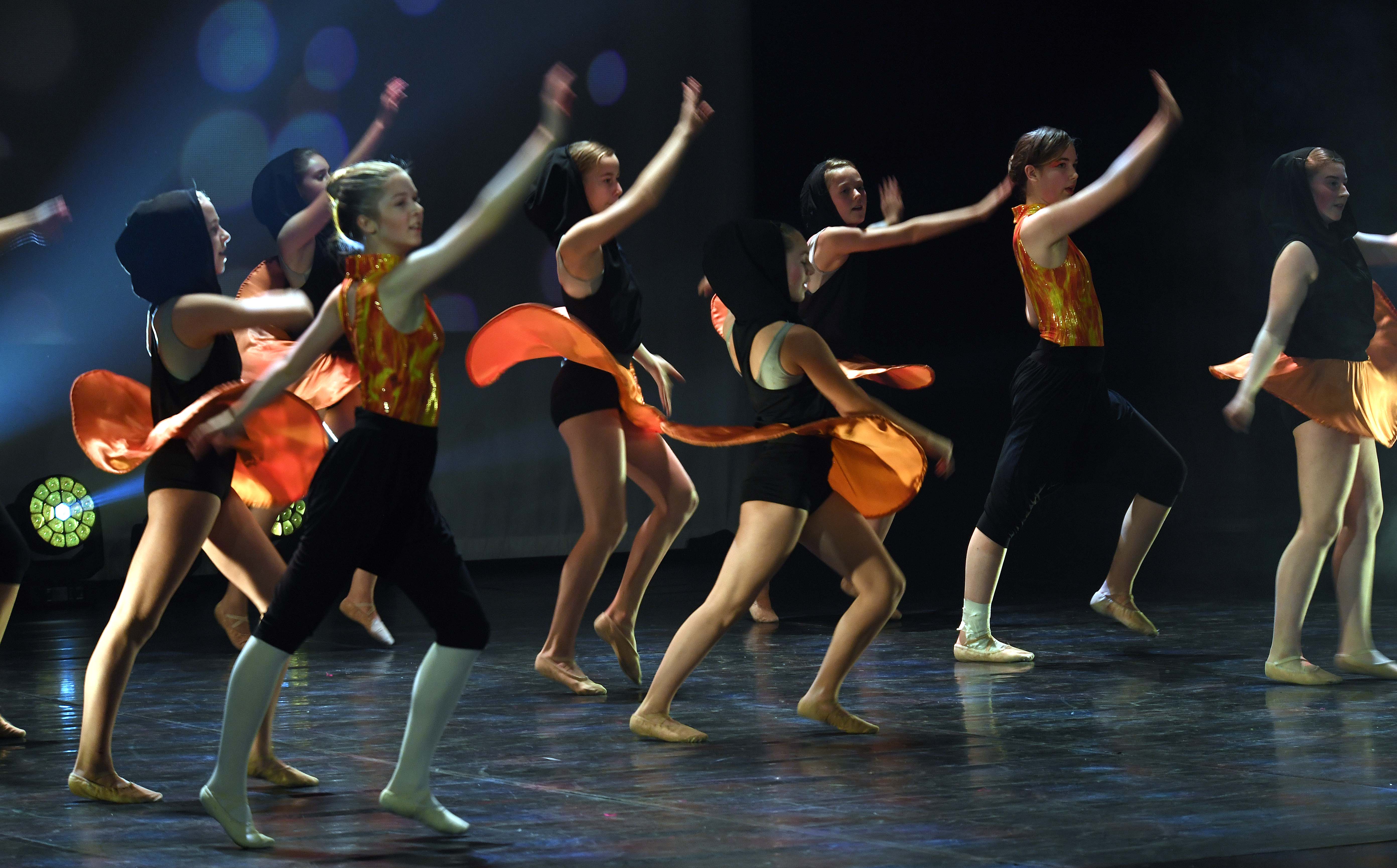 Har du et spesielt talent for idrett, kultur, gründerskap eller faller du inn under åpen klasse? Søknadsfristen er 1. februar. (Arkivfoto fra forestilling med Ålesund ballettskole tatt av Anne Marthe Vestre Berge)