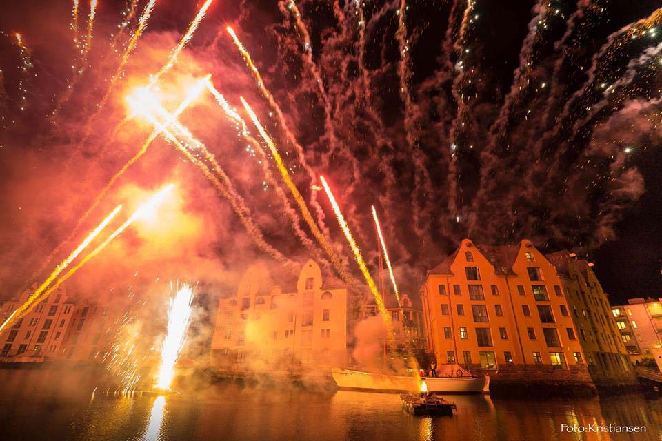 Brosundet Brenner. Ålesund Sentrumsforening.