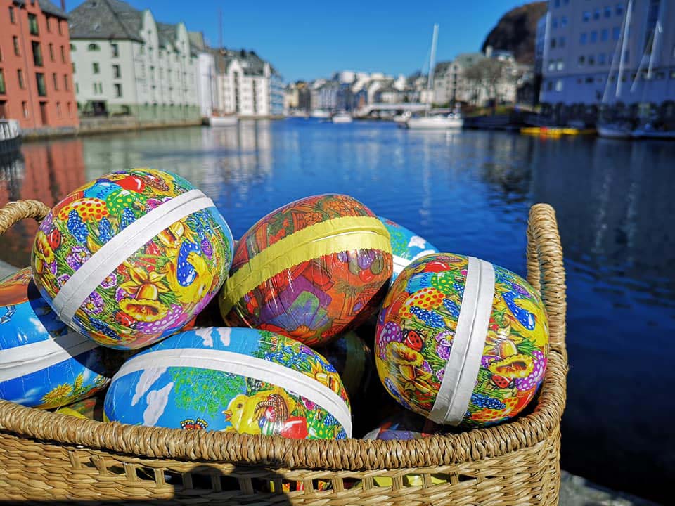 Vi gjemmer over 50 påskeegg med flotte premier! Finner er vinner. (Foto: Bypatrioten)