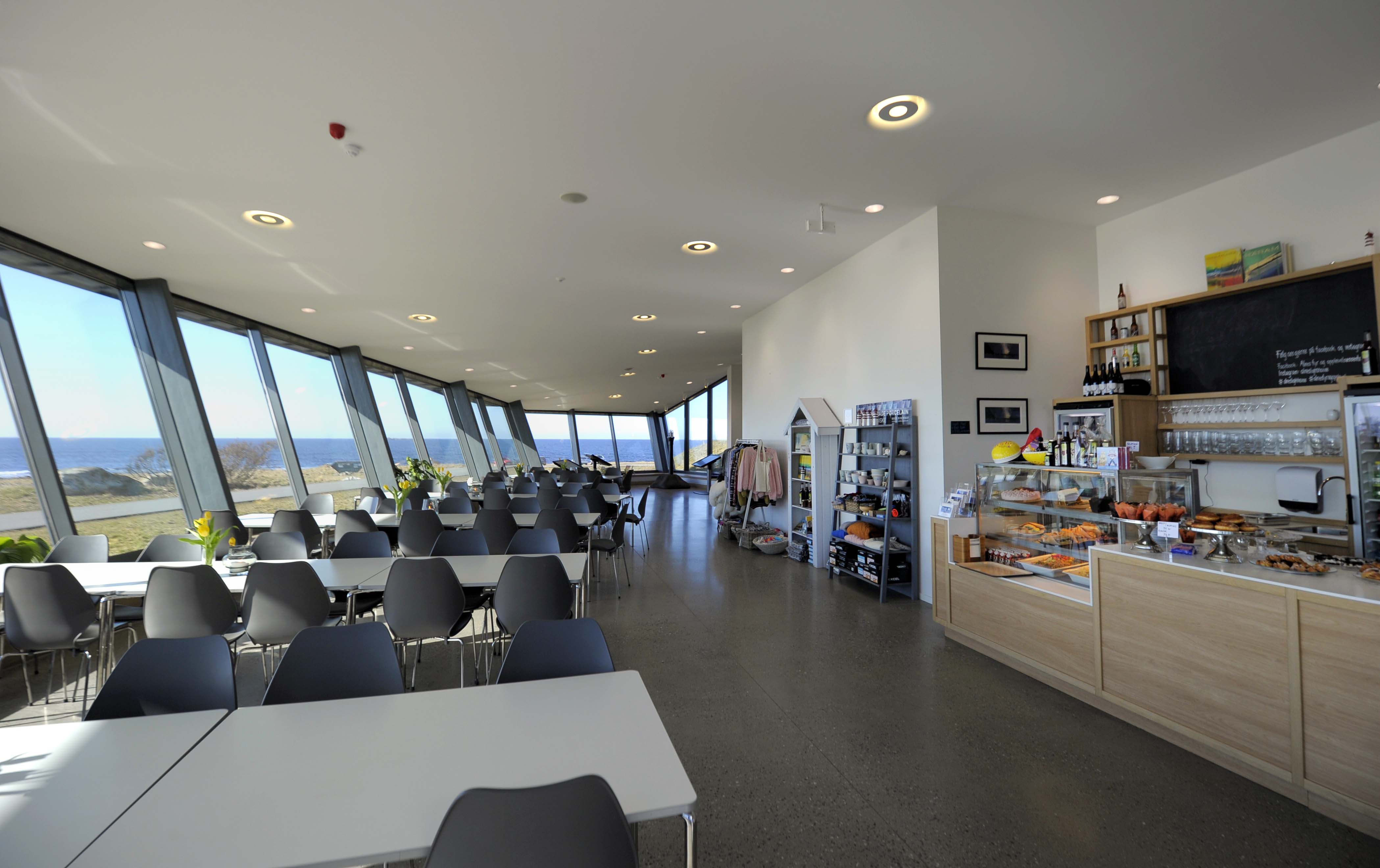 Lørdag 27.april vil Alnes fyr og opplevelsessenter få en stor og fristende buffè midt i lokalet. Disken omgøres til en ren bar under Zuuma takes over.