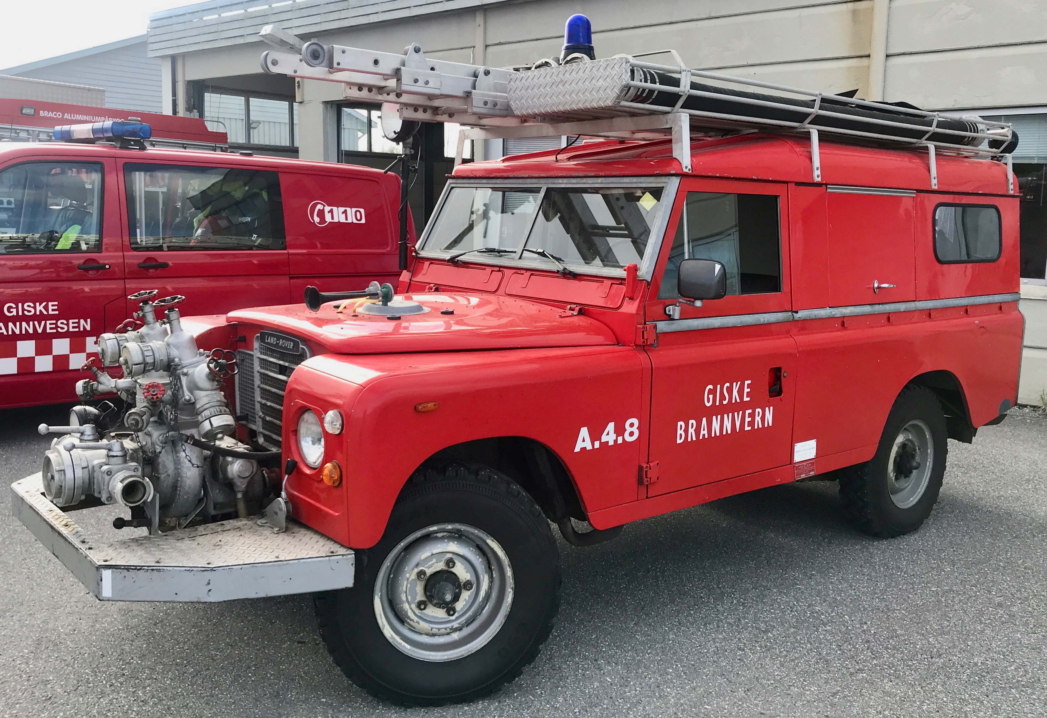 Brannbilen fra Giske er en av de eldste som fortsatt er i full drift. Lørdag 15. juni kan du se den på nært hold i Ålesund sentrum.