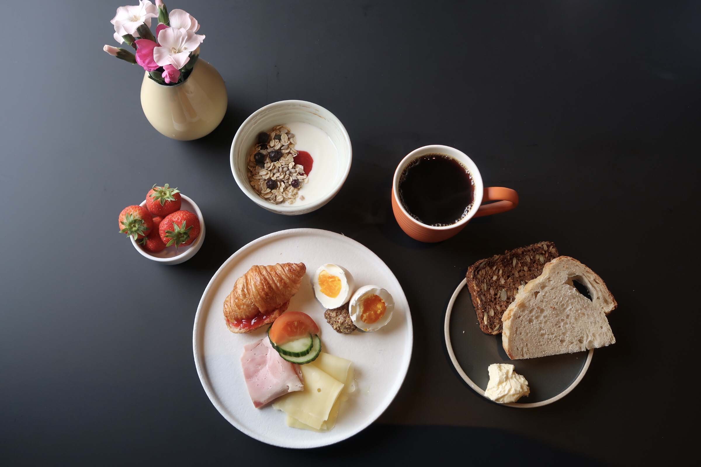 Start dagen med frokost i sentrum.