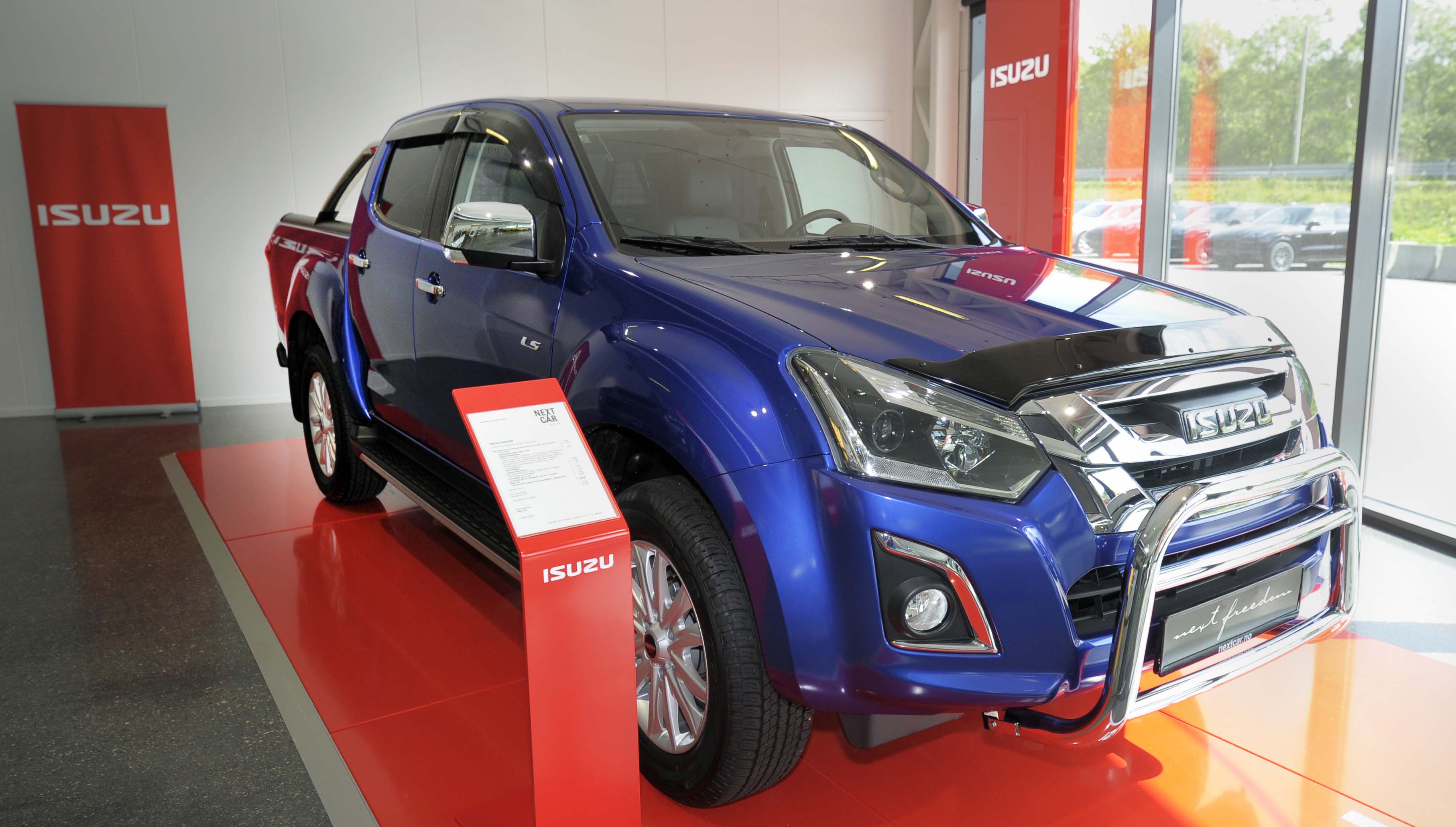 Isuzu har på mange måter vært med på å lage en ny trend i Norge. For stadig flere ser nytten i å ha en pick-up der en både har plass til passasjerer og et stort lasteplan en også kan montere et medfølgende overbygg på.