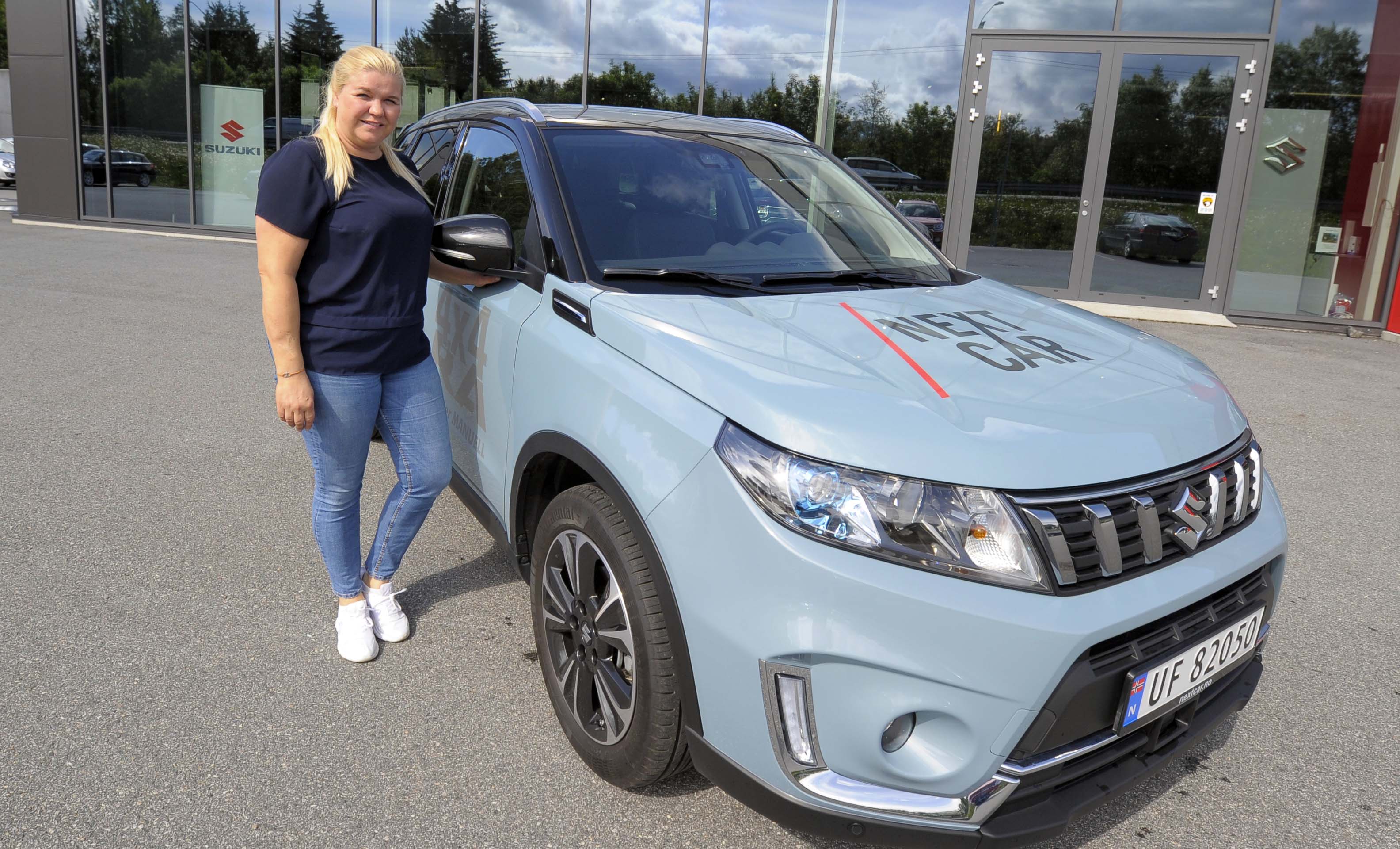 -I en Suzuki kommer du deg alltid fram, sier Elisabeth Ugelvik hos Nextcar i Puskhola. Her med nye Suzuki Vitara som du får se under City Auto Show 15.juni.