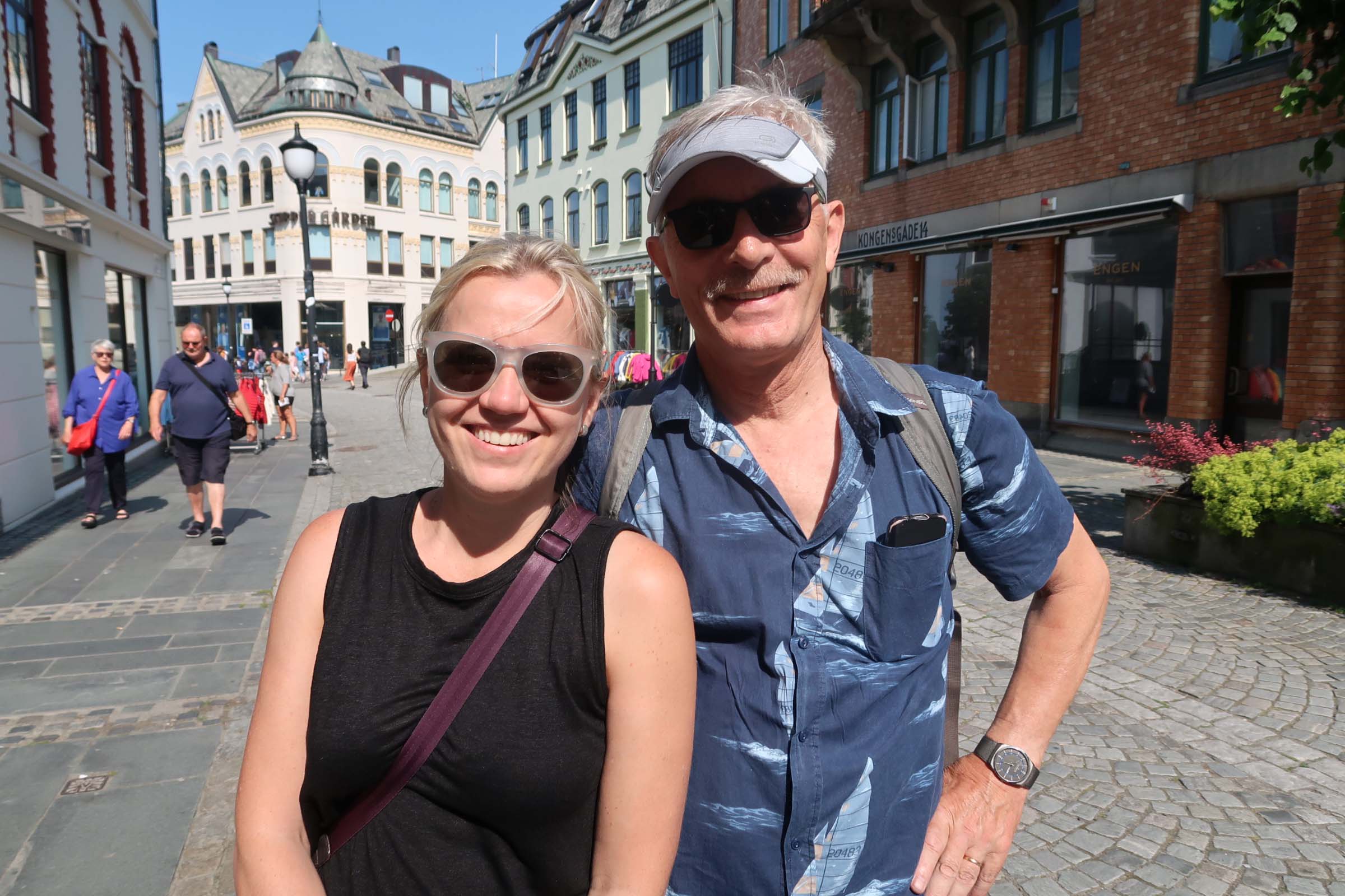 Marte og faren Grzegorz har reist til Ålesund fordi de har hørt om hvor vakkert det er i Ålesund.