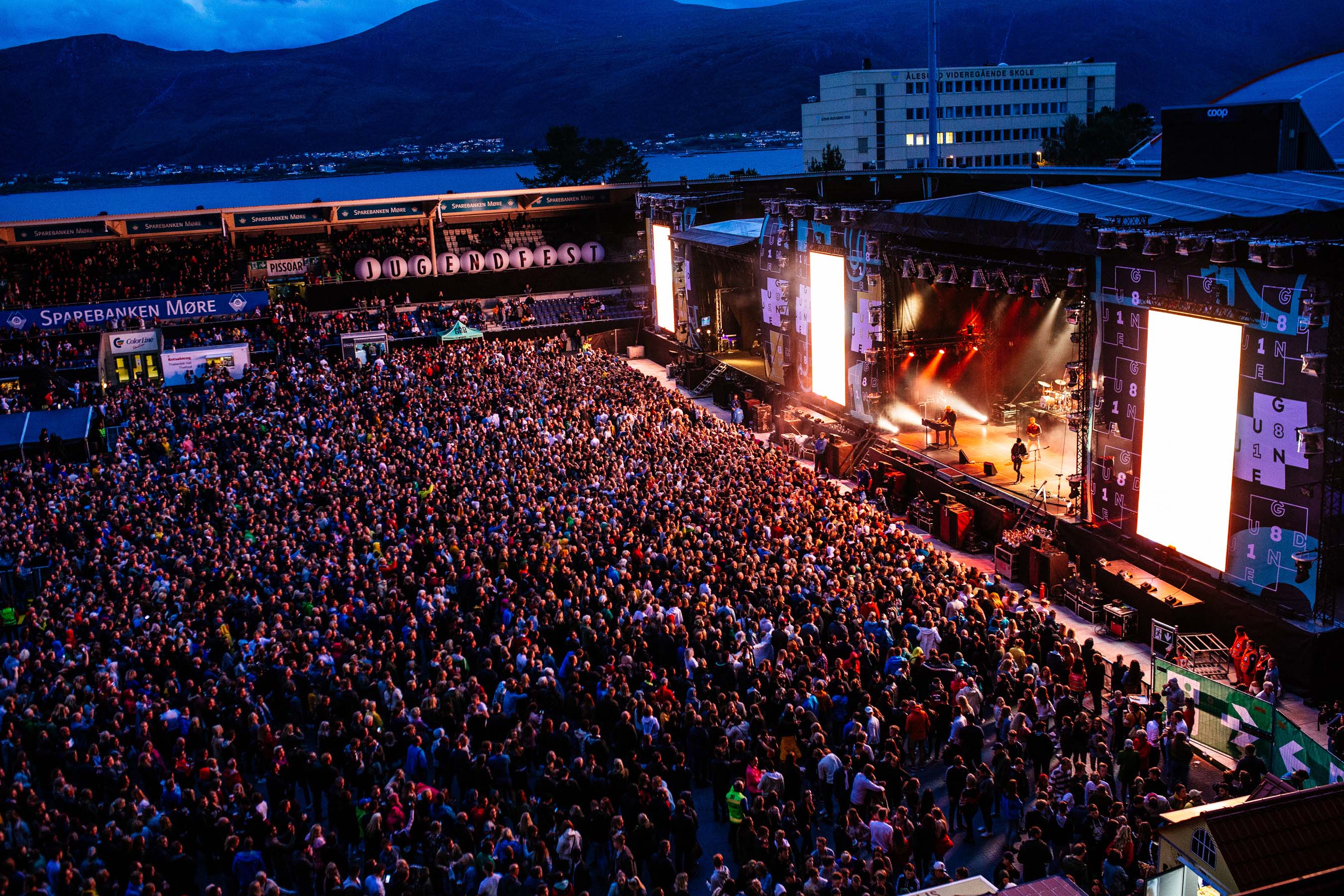 Det er fortsatt mulig å skaffe seg billetter til årets Jugendfest. I år er salget jevnt fordelt mellom fredag og lørdag, opplyser daglig leder i Momentium, Ronny Stokke.