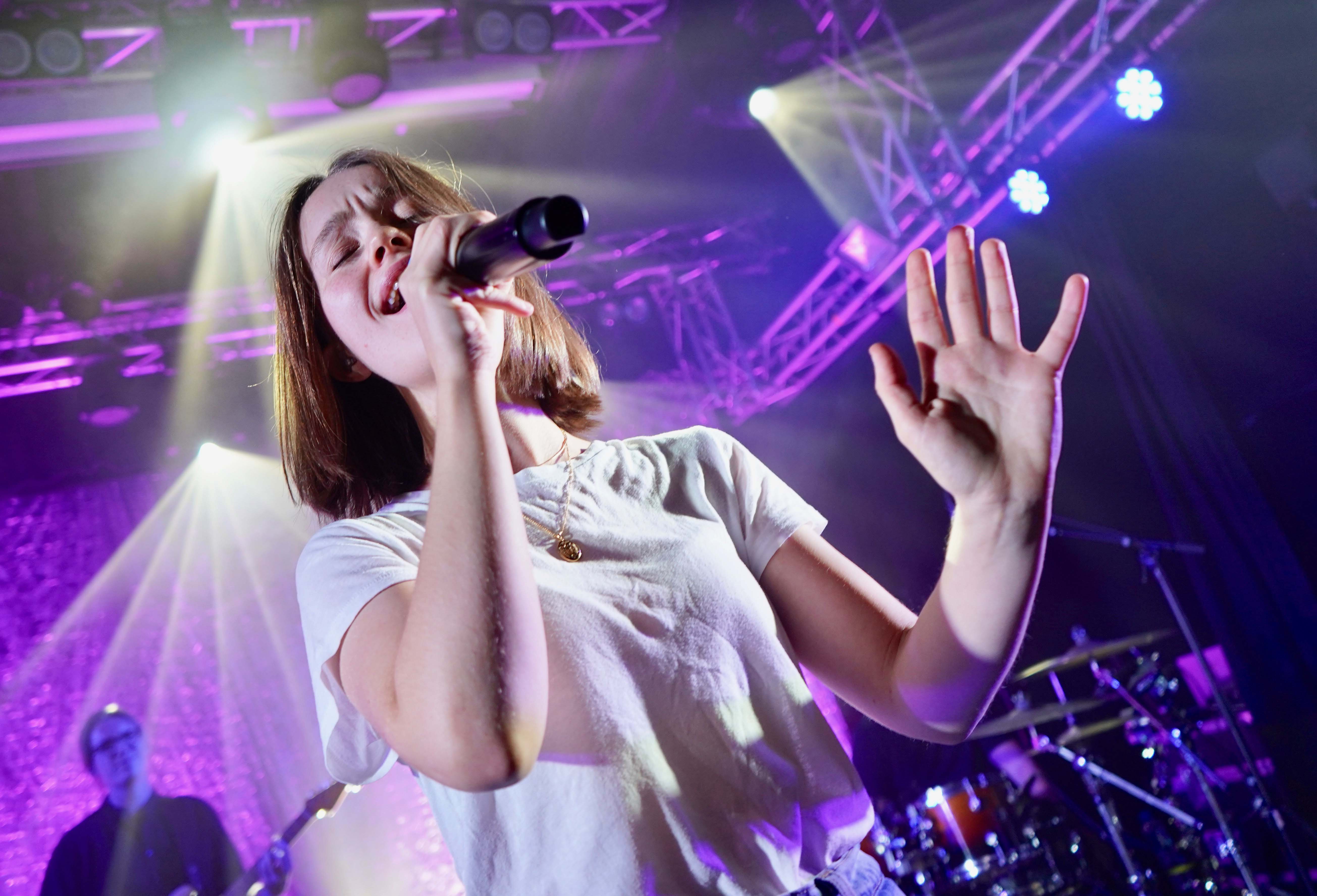 Sigrid har vunnet P3 gull, Spellemann, opptrådt på Nobels Fredspriskonsert, gjestet flere av verdens største talkshow, spilt på landets største festivaler og ikke minst Coachella, som må regnes som en av verdens aller største.